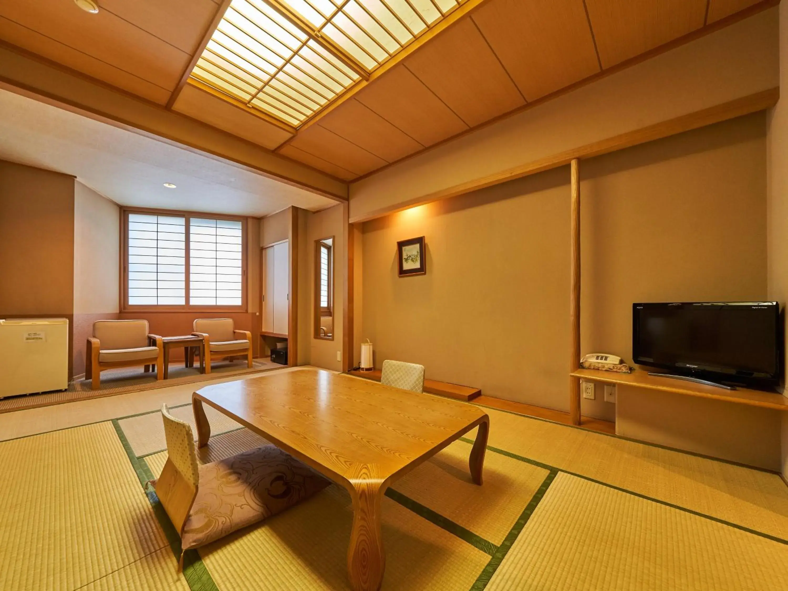 Photo of the whole room, Seating Area in Hanabishi Hotel