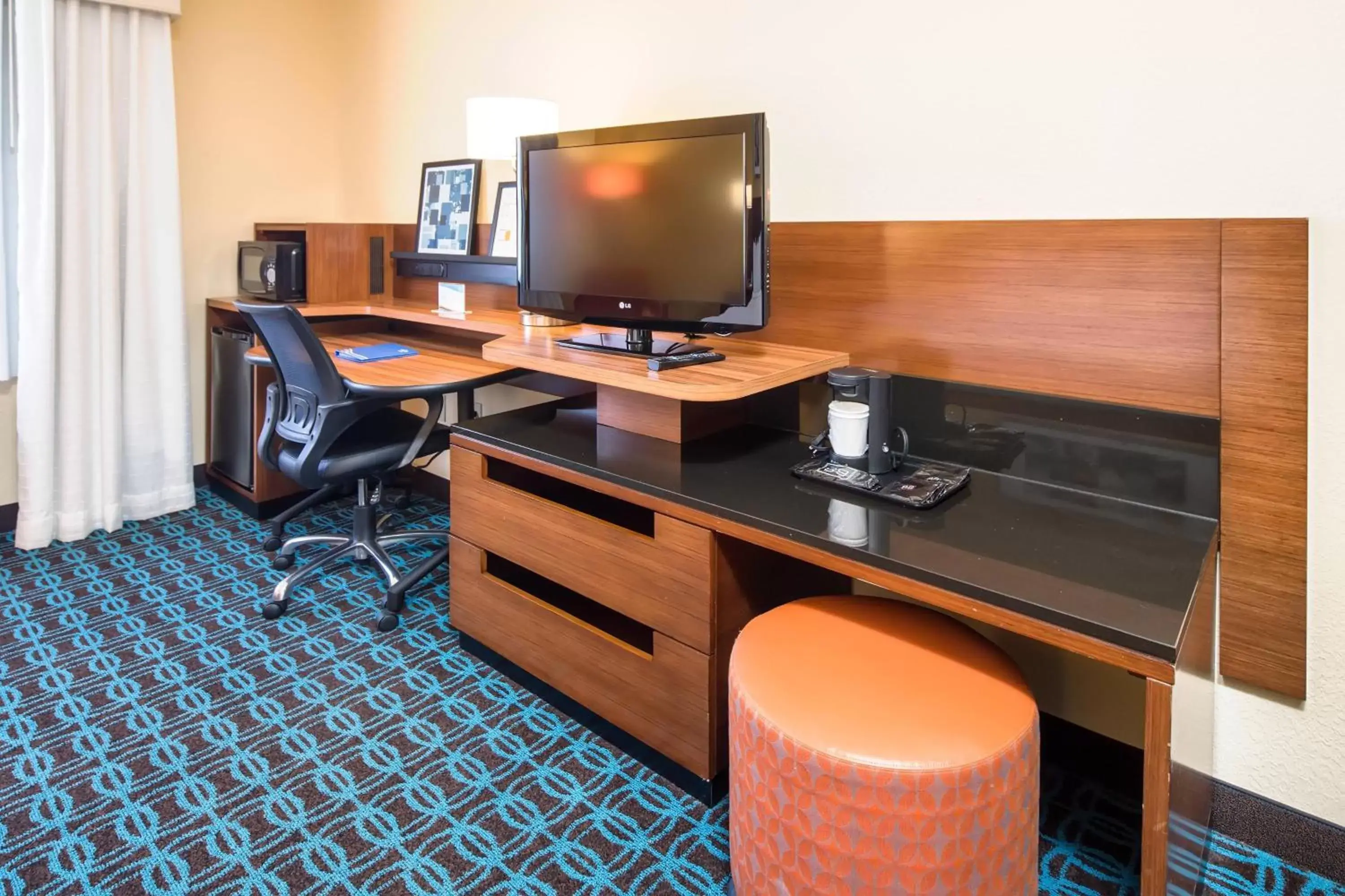 Photo of the whole room, TV/Entertainment Center in Fairfield Inn & Suites Jacksonville Airport