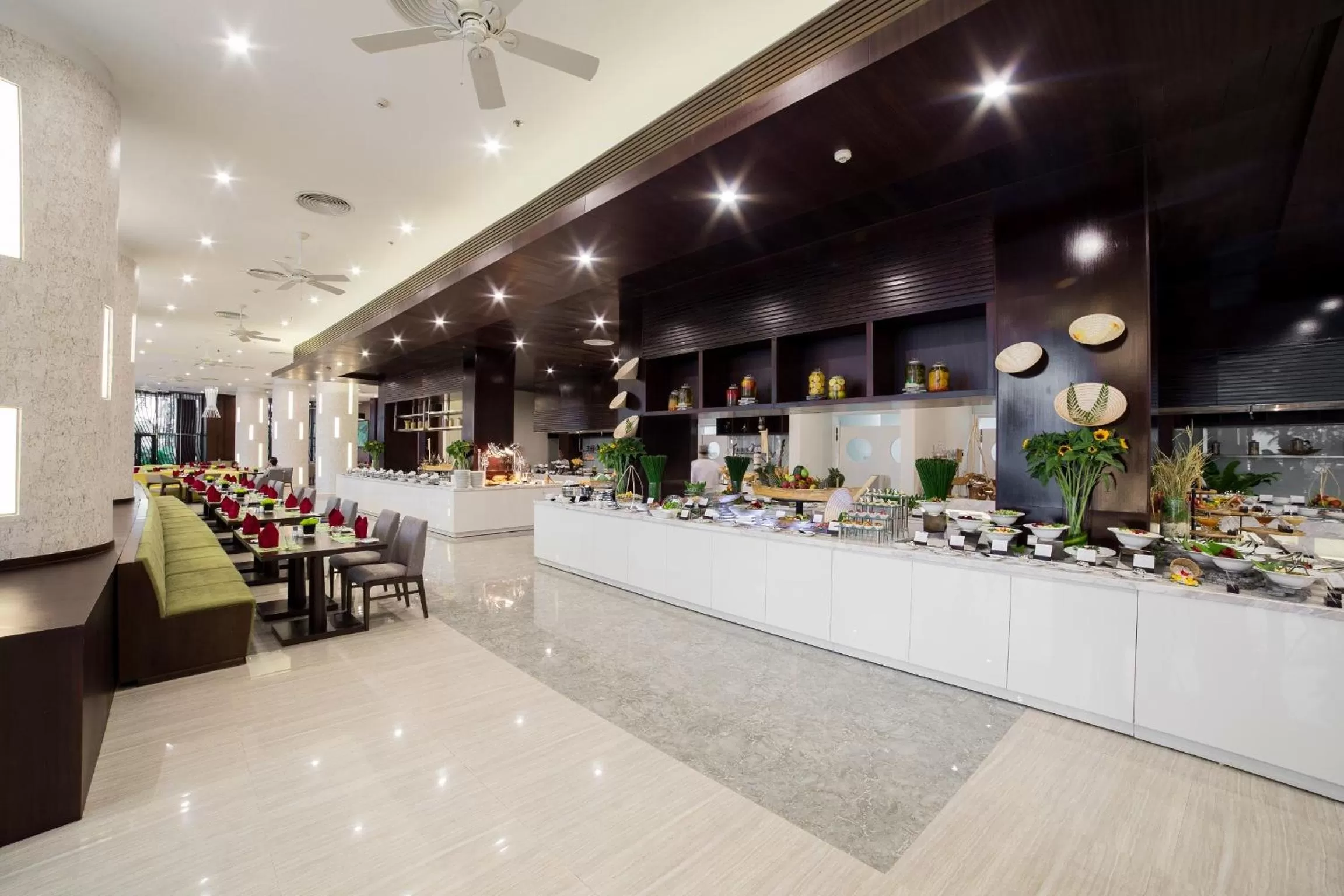 Restaurant/places to eat in Vinpearl Resort & Spa Nha Trang Bay