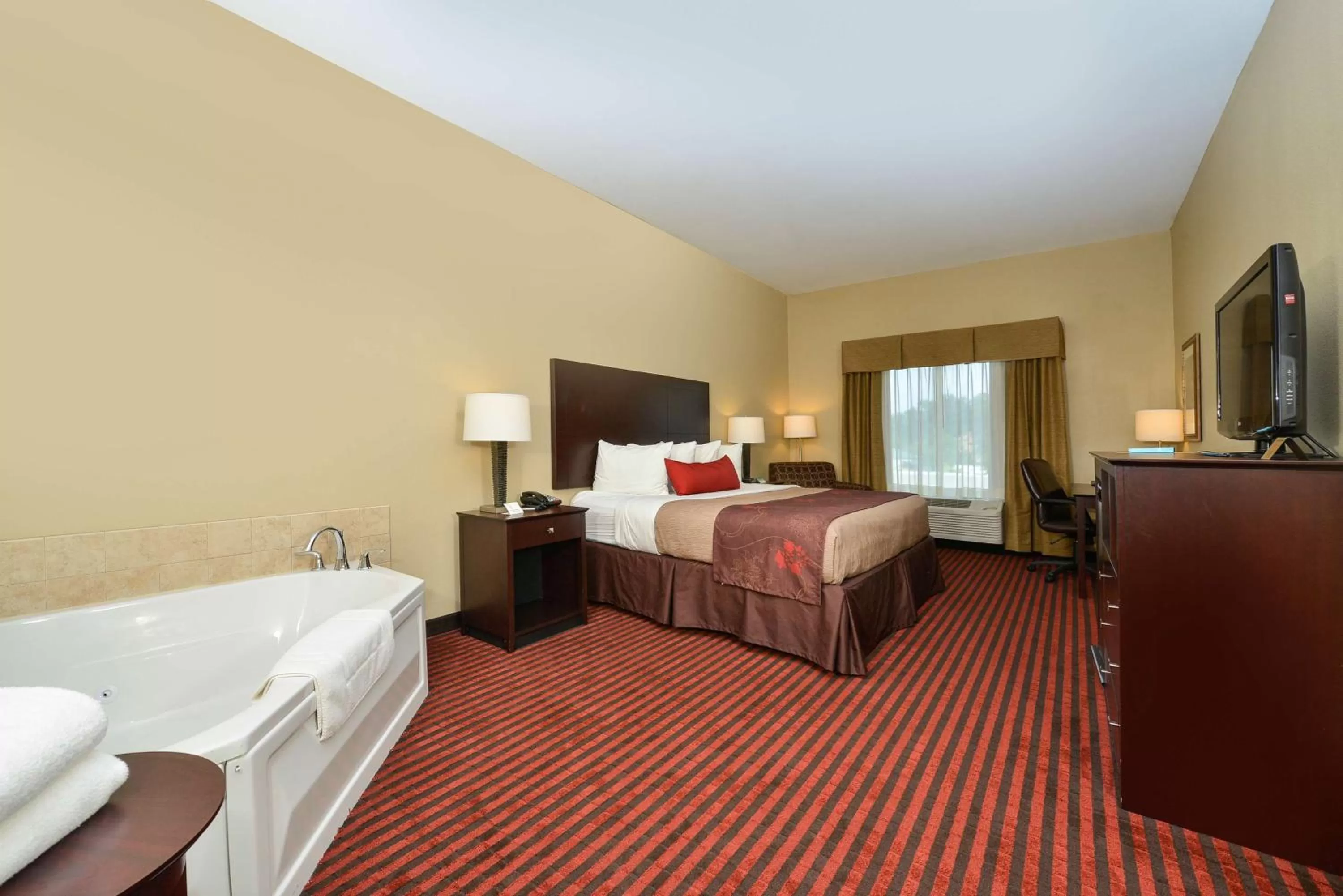 Photo of the whole room, Bed in Best Western Plus Louisa