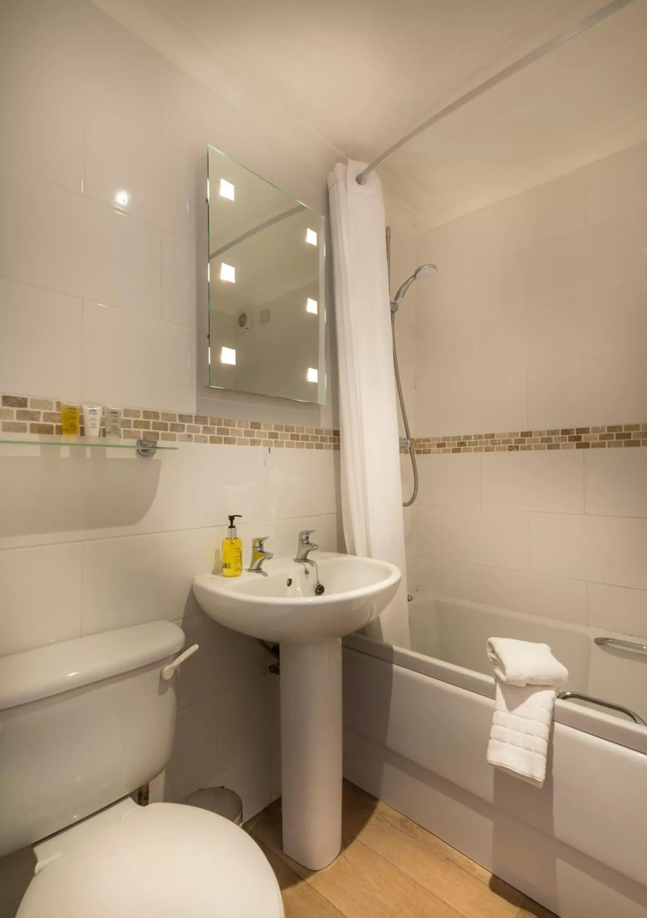 Bathroom in The Admiral Rodney Hotel, Horncastle, Lincolnshire