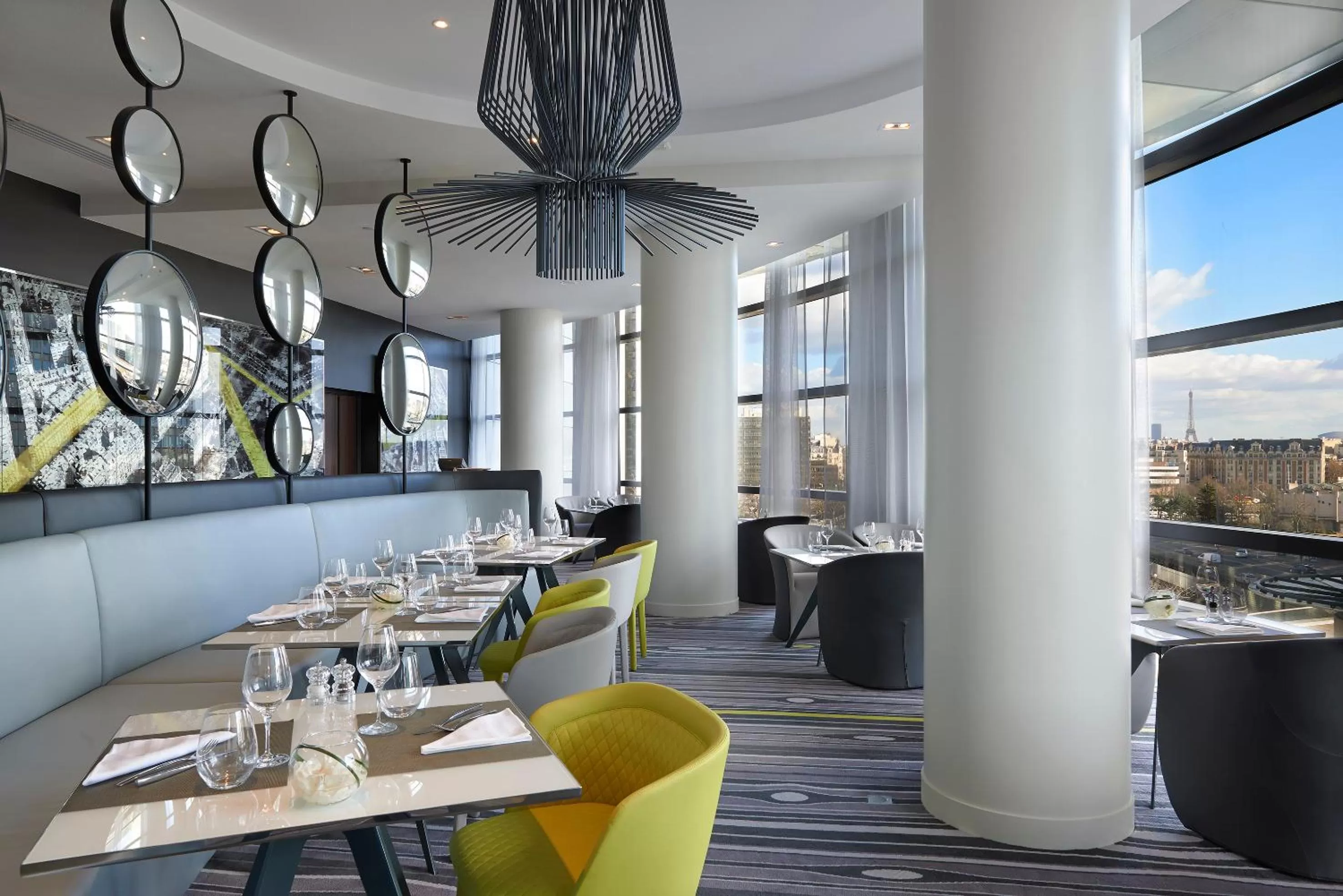 Restaurant/places to eat in Melia Paris La Defense