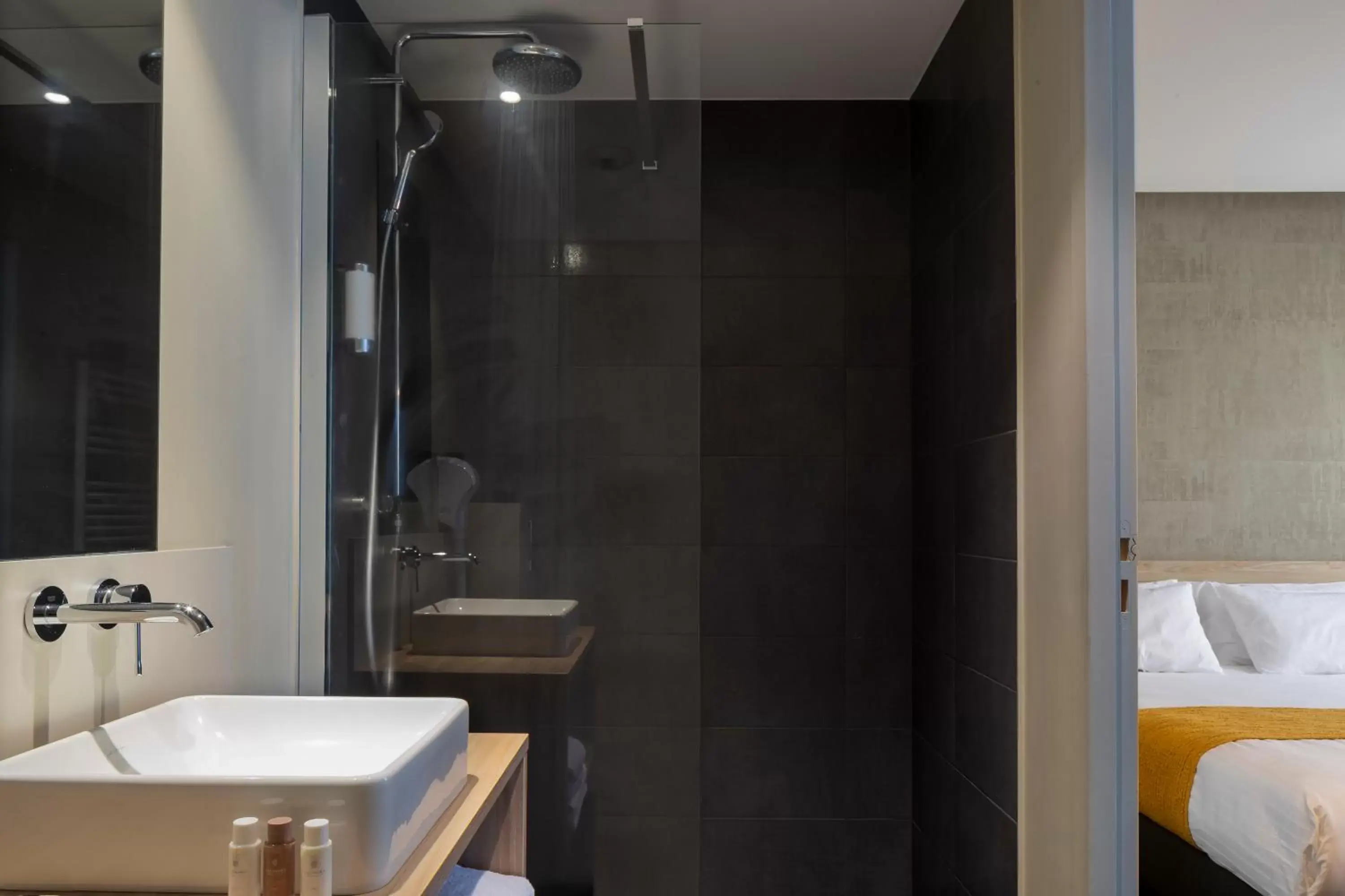 Shower, Bathroom in Apparthotel 37 Lodge - Courbevoie La Défense