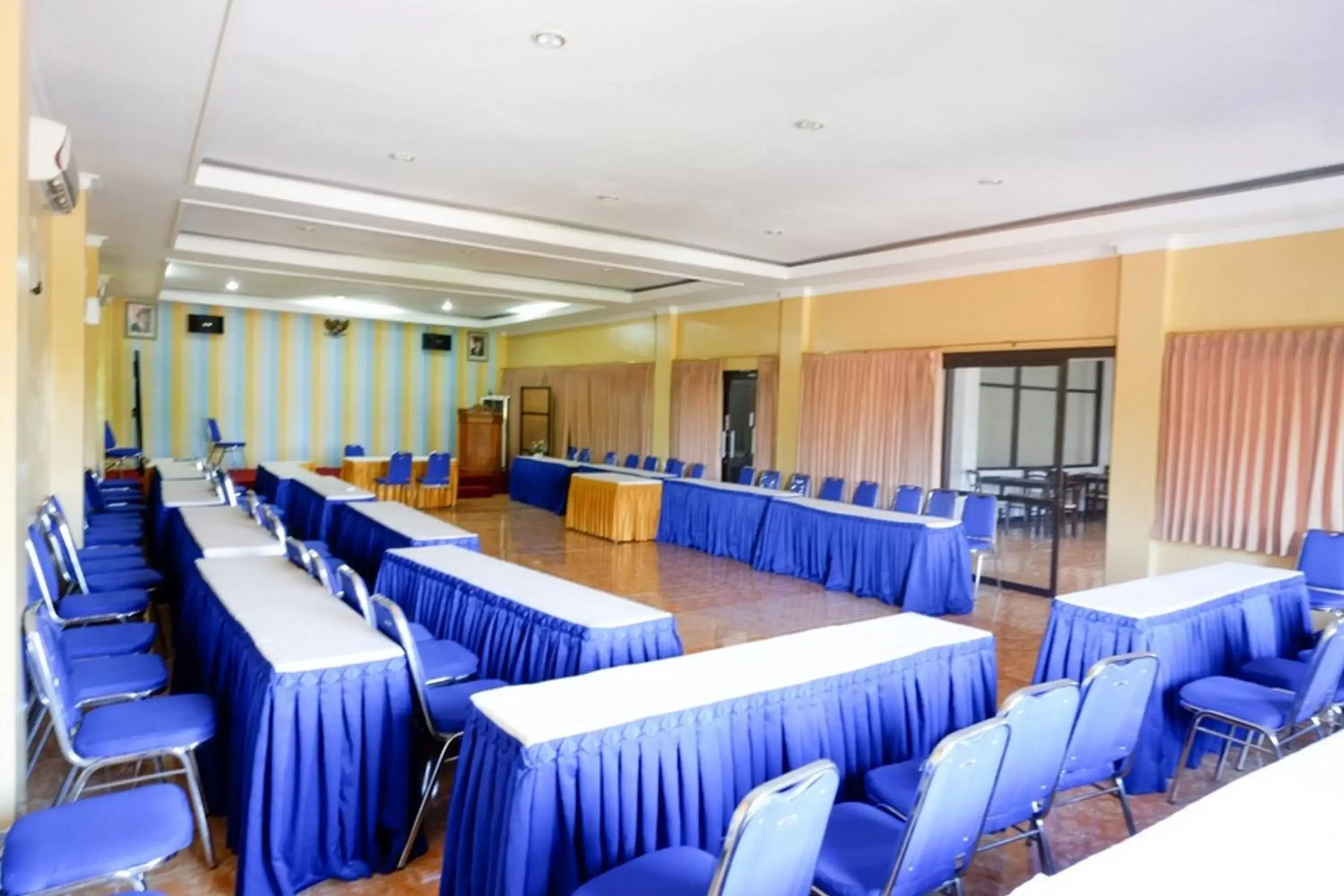 Business facilities in RedDoorz Plus near Stadion Wijaya Kusuma