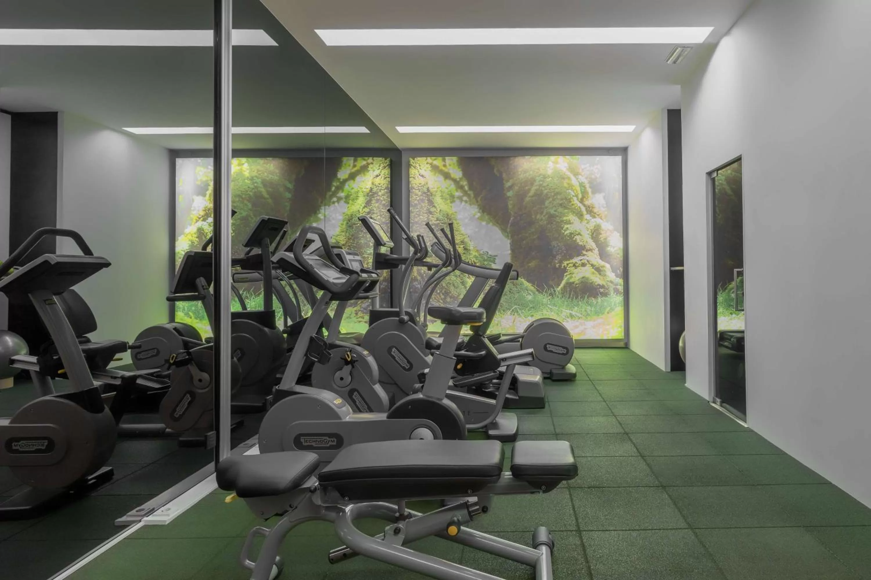 Fitness centre/facilities in DoubleTree by Hilton Lisbon Fontana Park