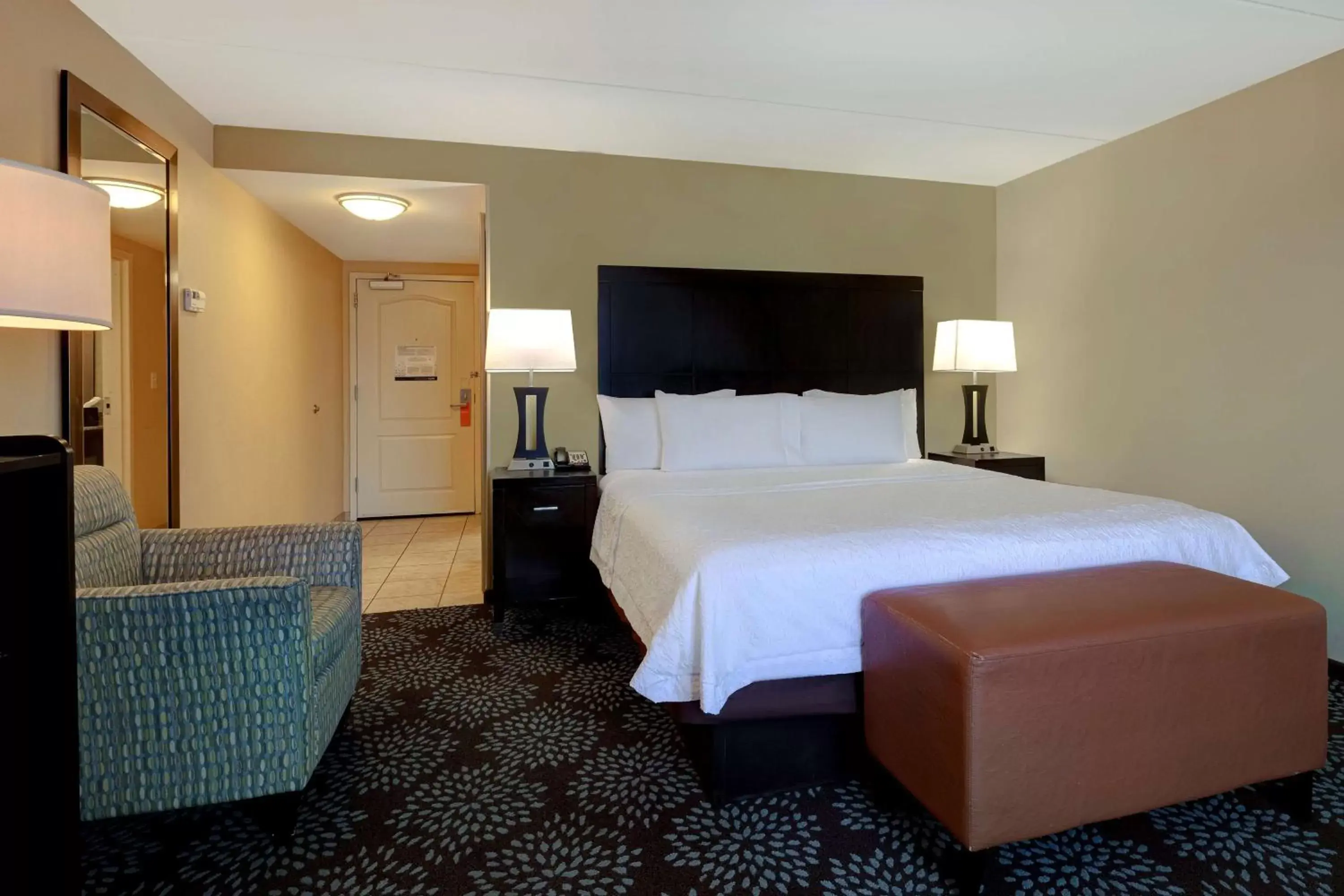 Bed in Hampton Inn & Suites Pensacola/Gulf Breeze