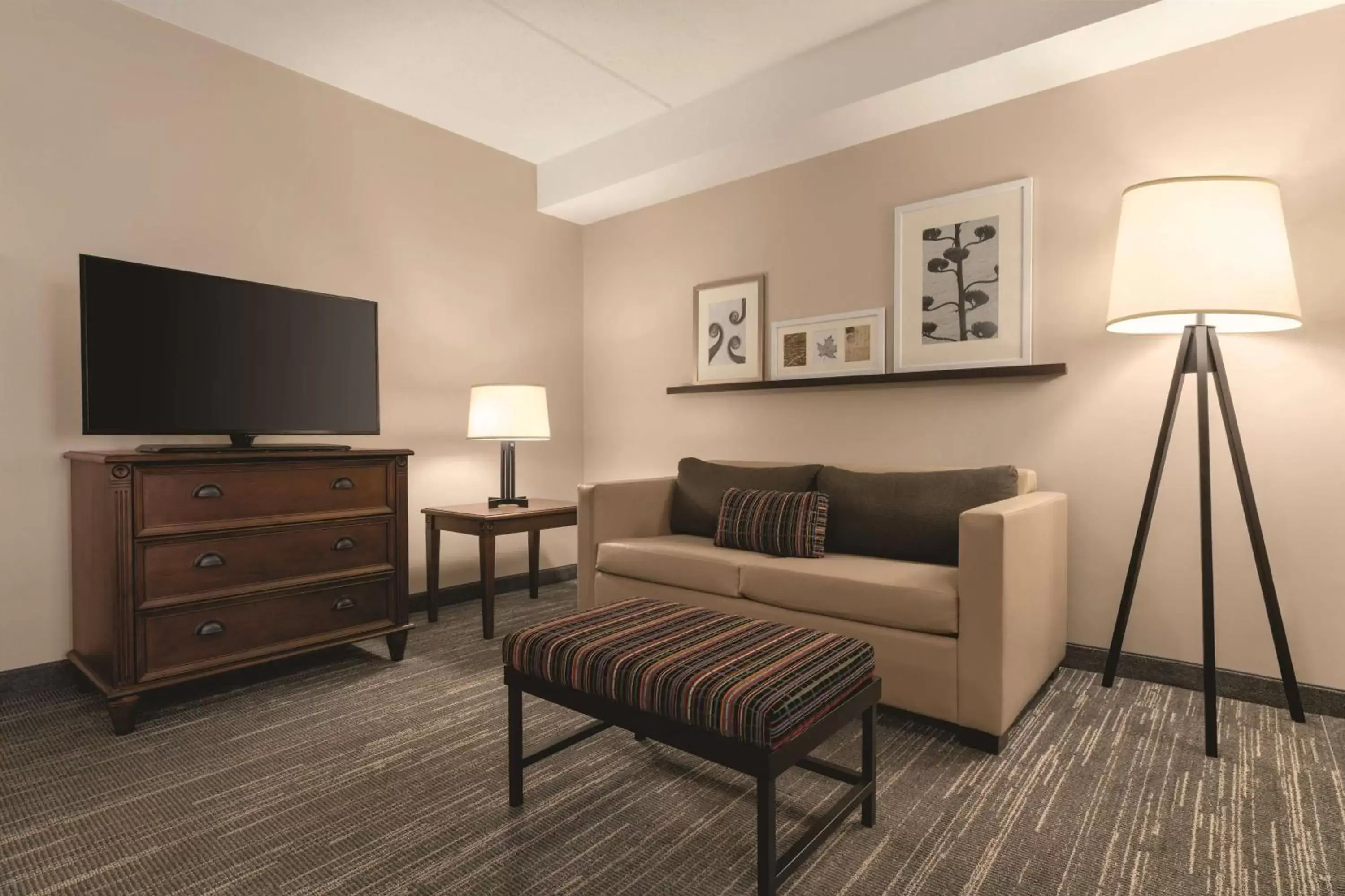 Photo of the whole room, Seating Area in Country Inn & Suites by Radisson, Grand Rapids East, MI