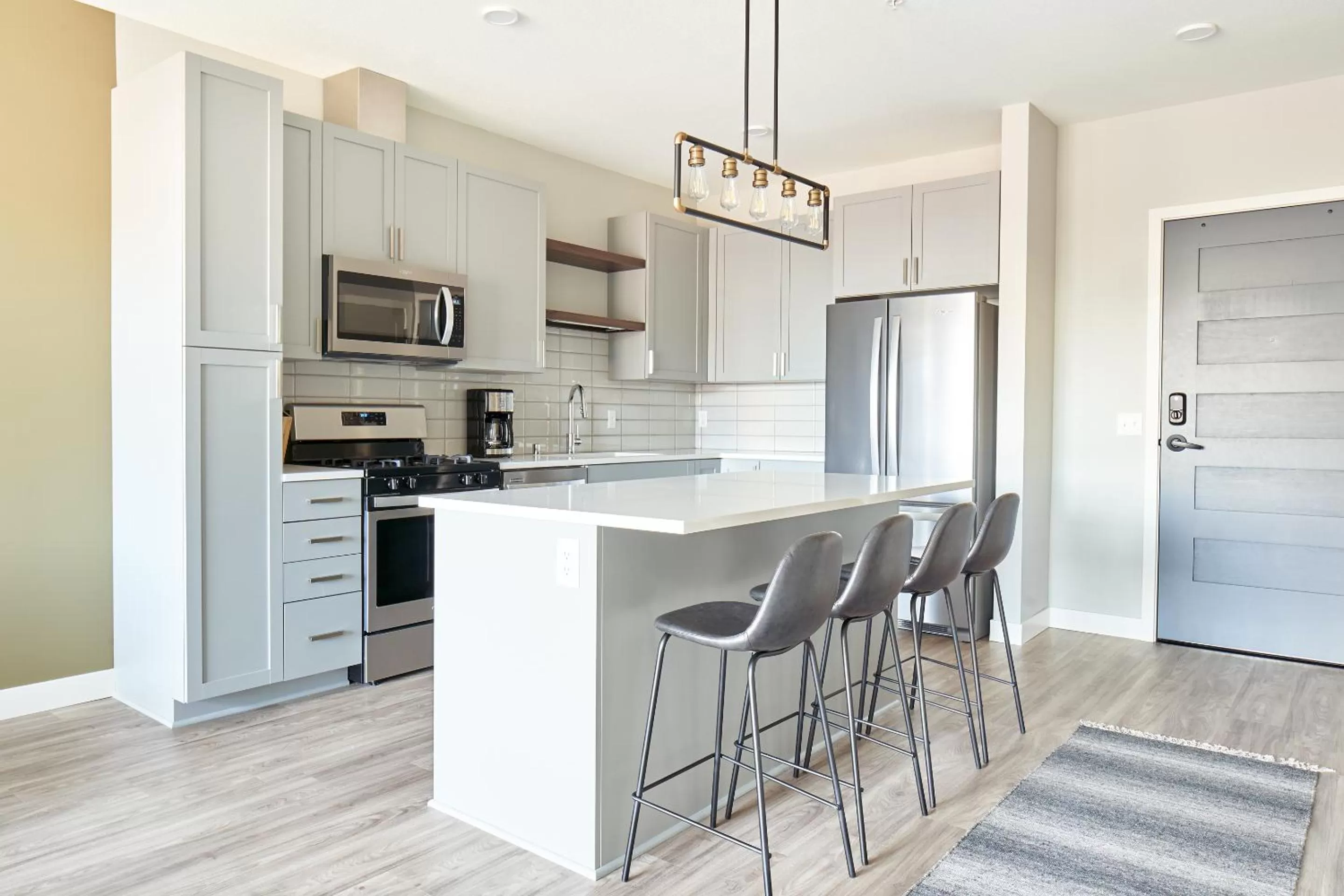 Living room, Kitchen/Kitchenette in Sonder at Vicinity