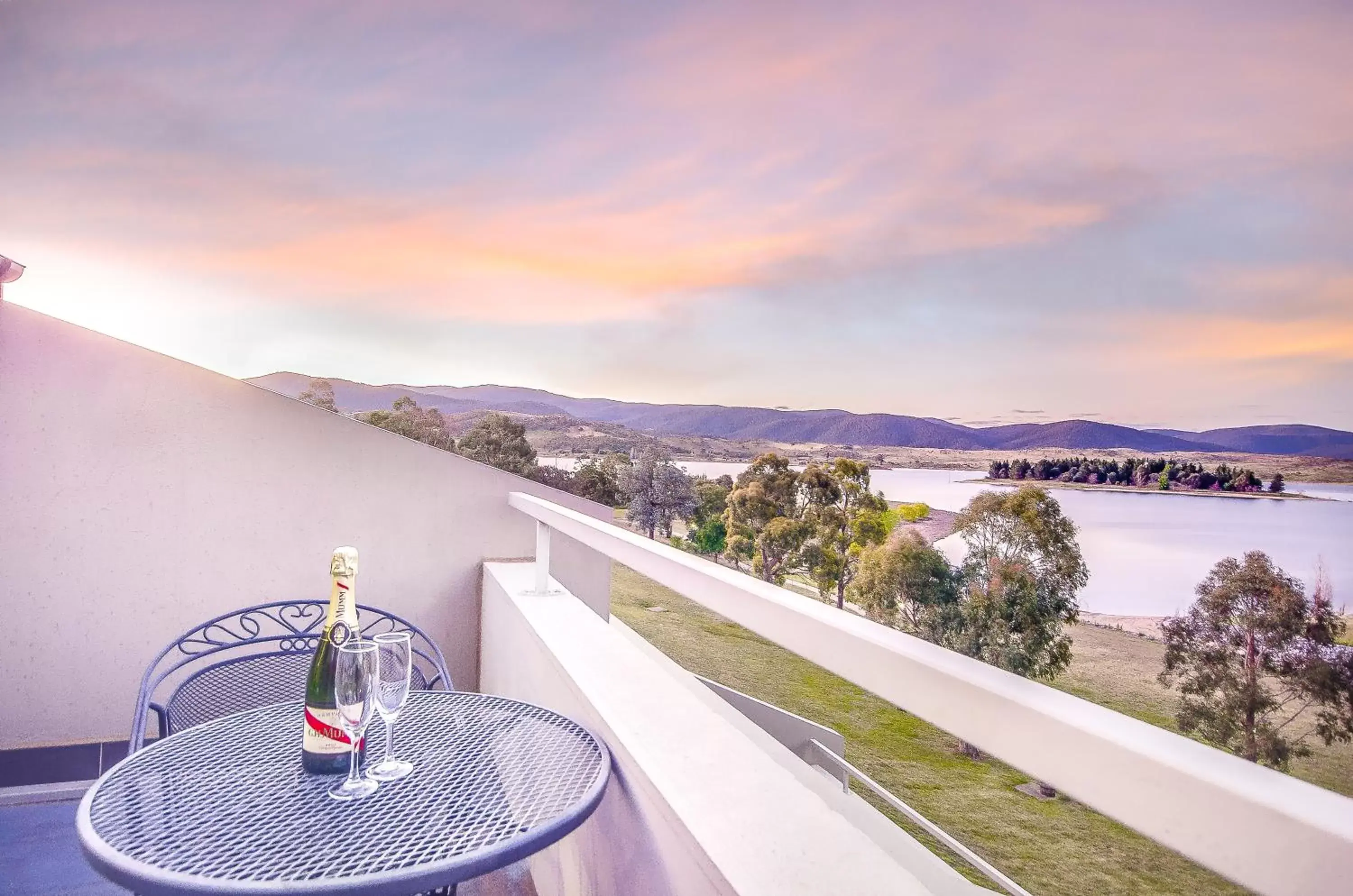 Balcony/Terrace in Rydges Horizons Snowy Mountains