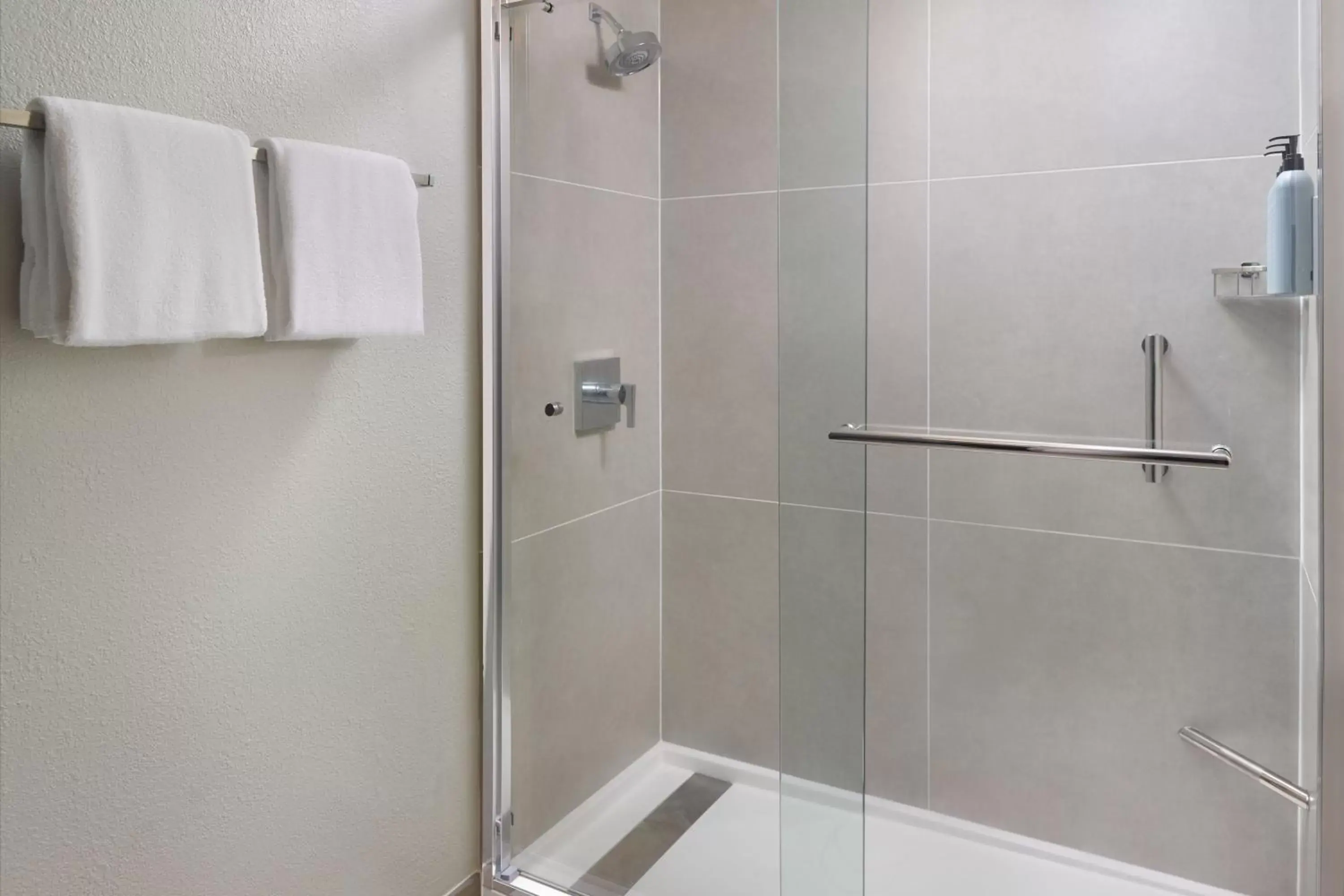 Bathroom in Courtyard by Marriott Atlanta Executive Park/Emory