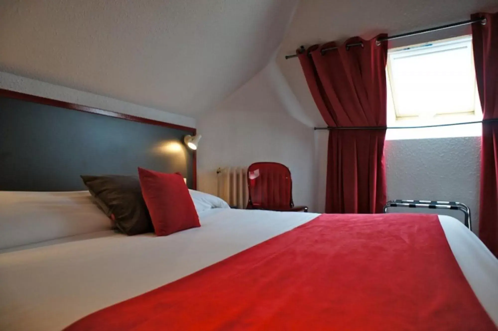 Bed in Logis REX HOTEL Lorient