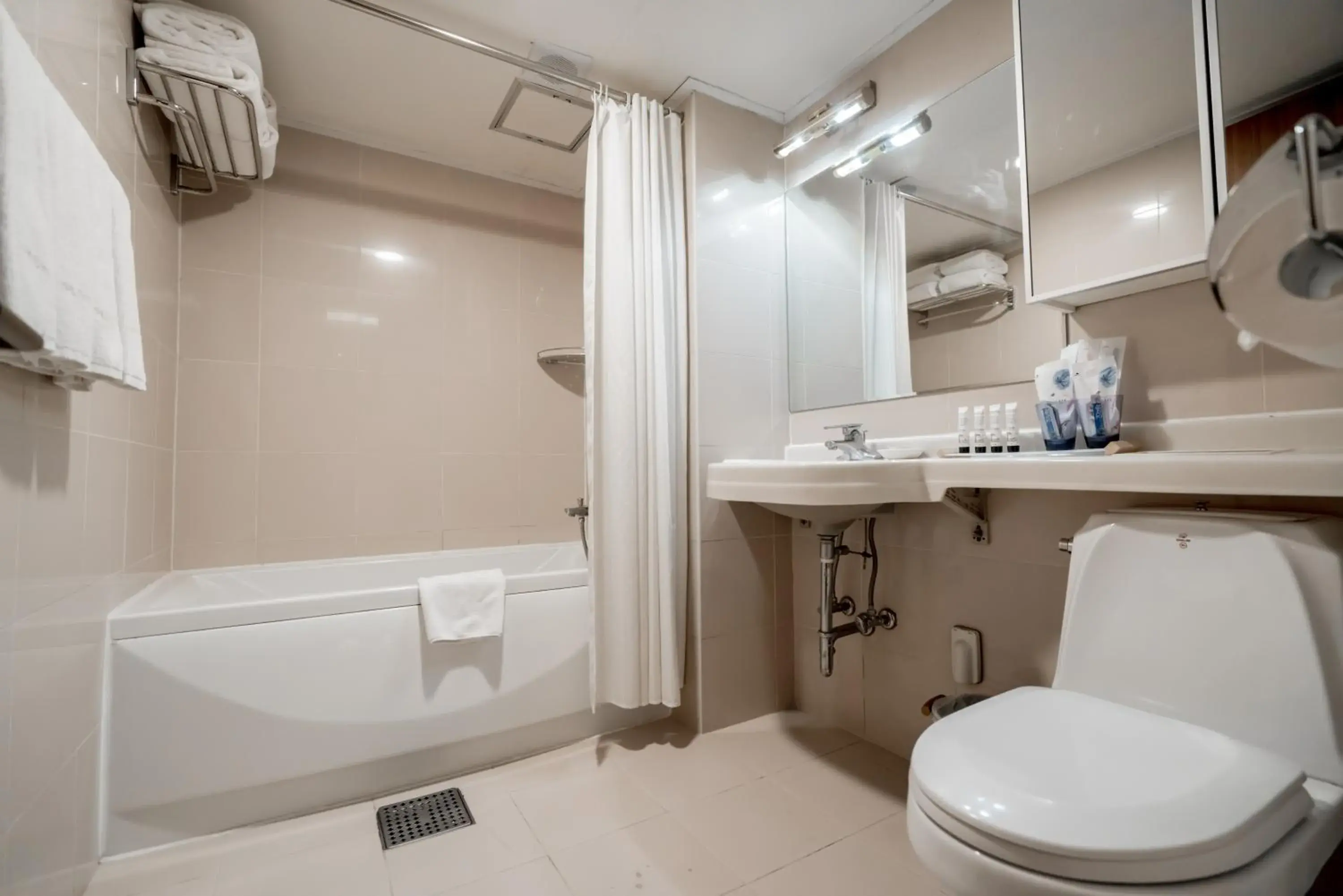 Bathroom in Oriens Hotel & Residences Myeongdong