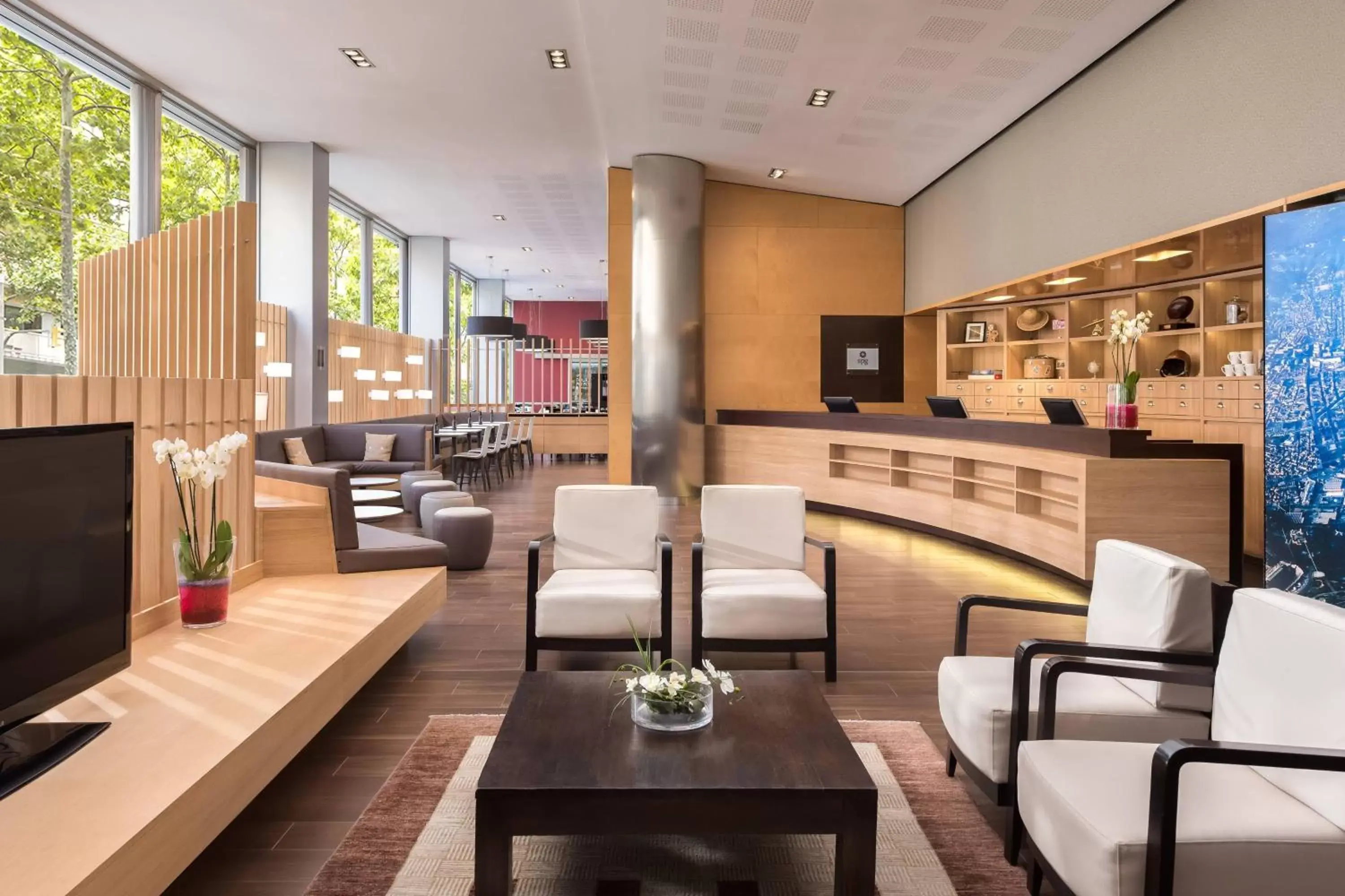 Lobby or reception, Lounge/Bar in Four Points by Sheraton Barcelona Diagonal