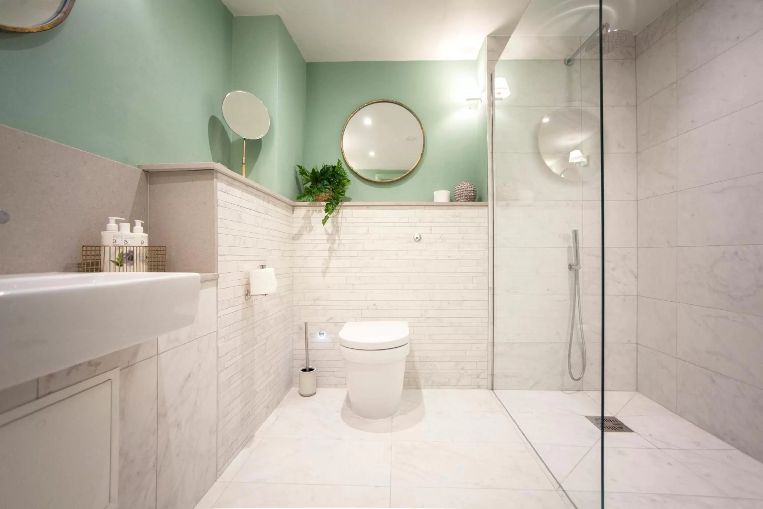 Bathroom in The King's Arms