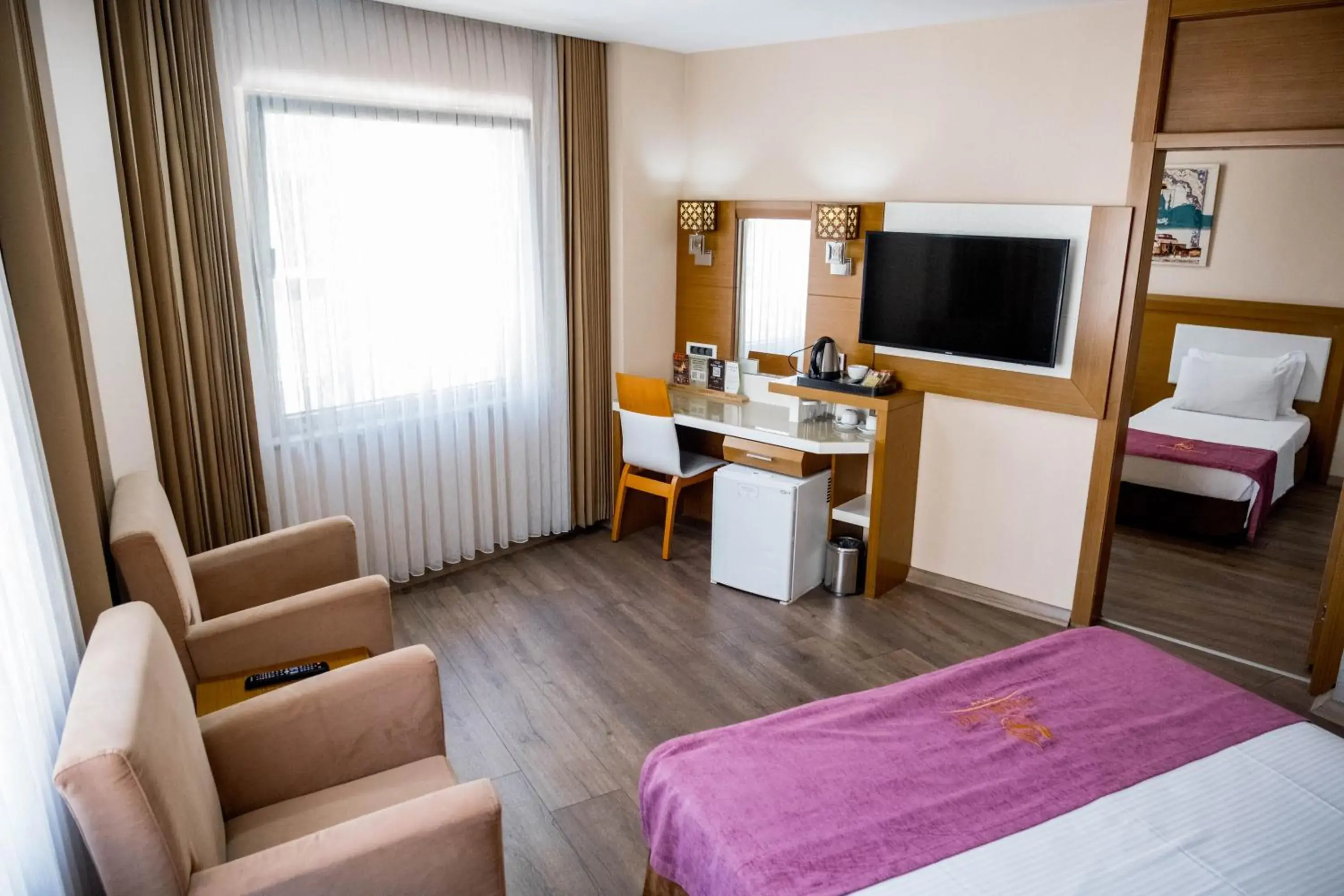 Family, TV/Entertainment Center in Selcuk Hotel Sems-i Tebrizi