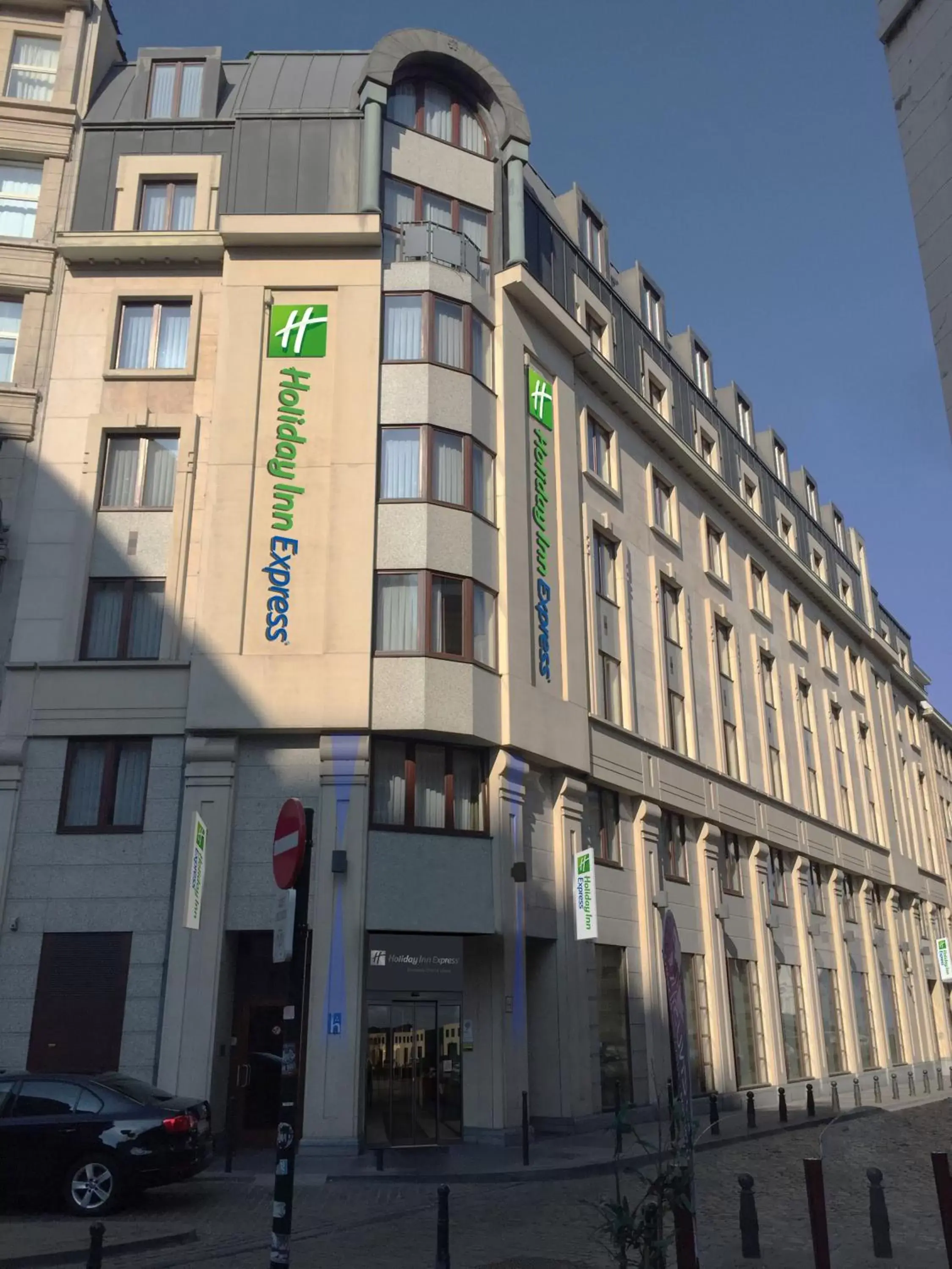 Property building in Holiday Inn Express Brussels-Grand-Place, an IHG Hotel