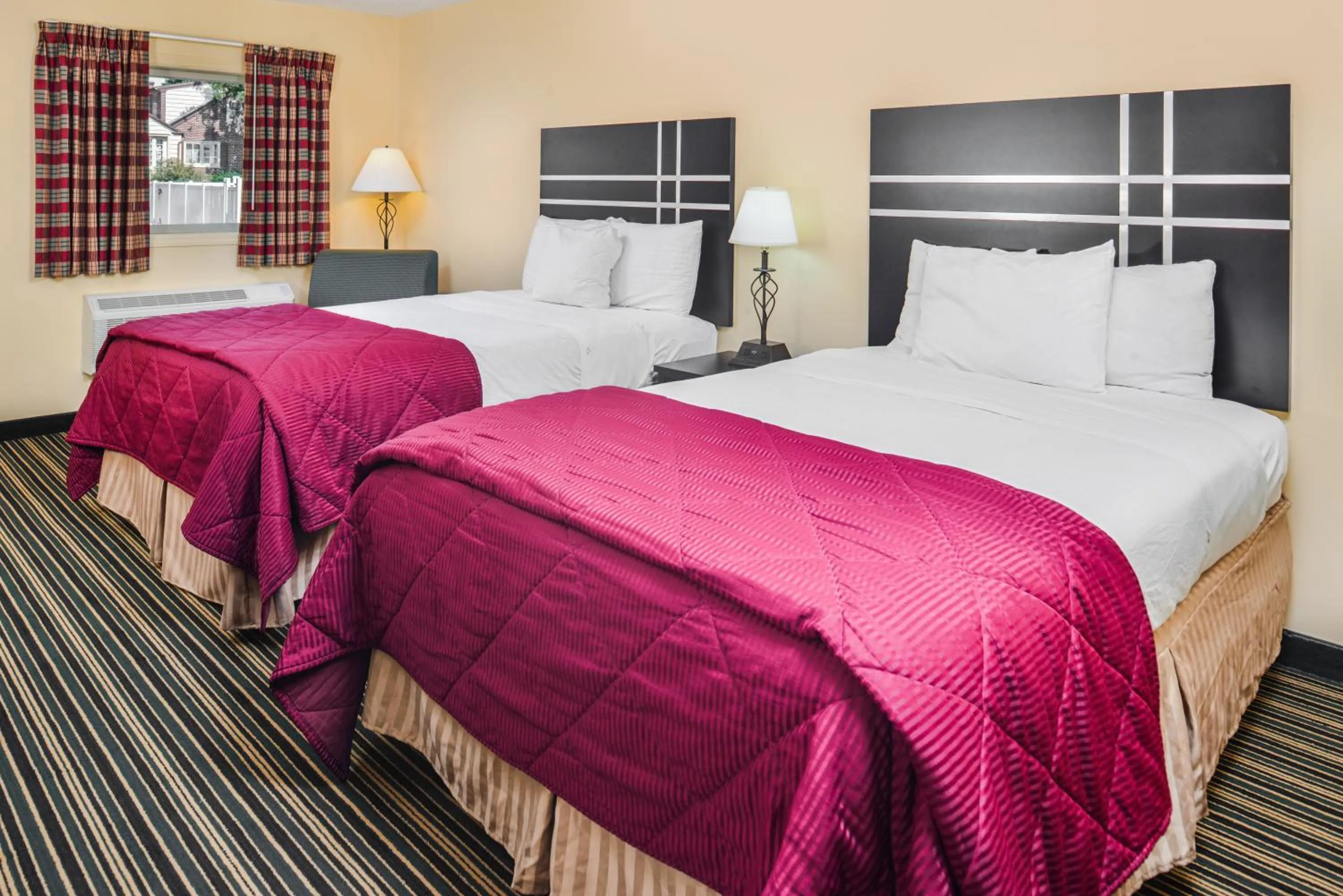 Bed in Soudersburg Inn & Suites Lancaster