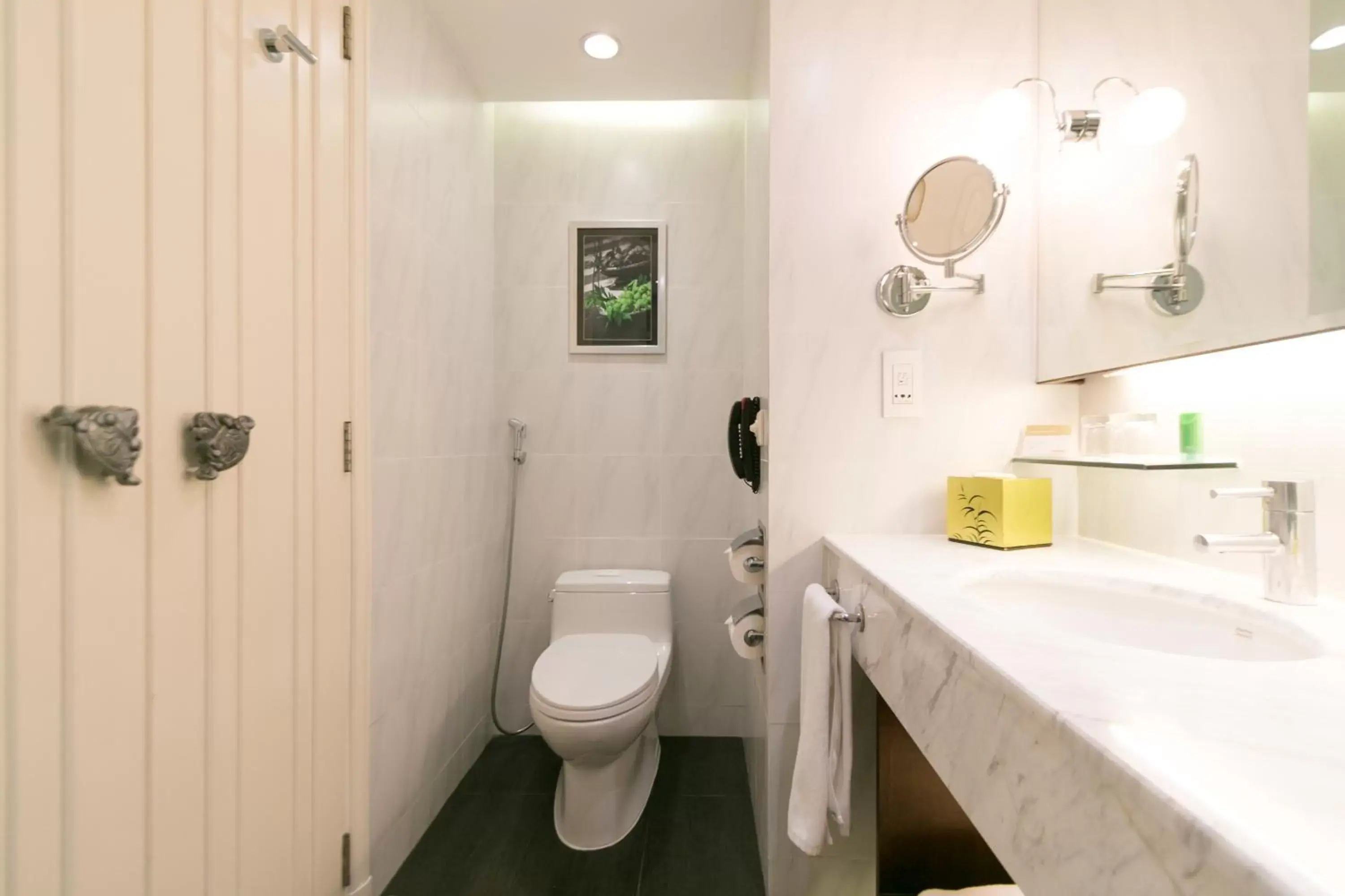 Bathroom in Mövenpick Hotel Hanoi