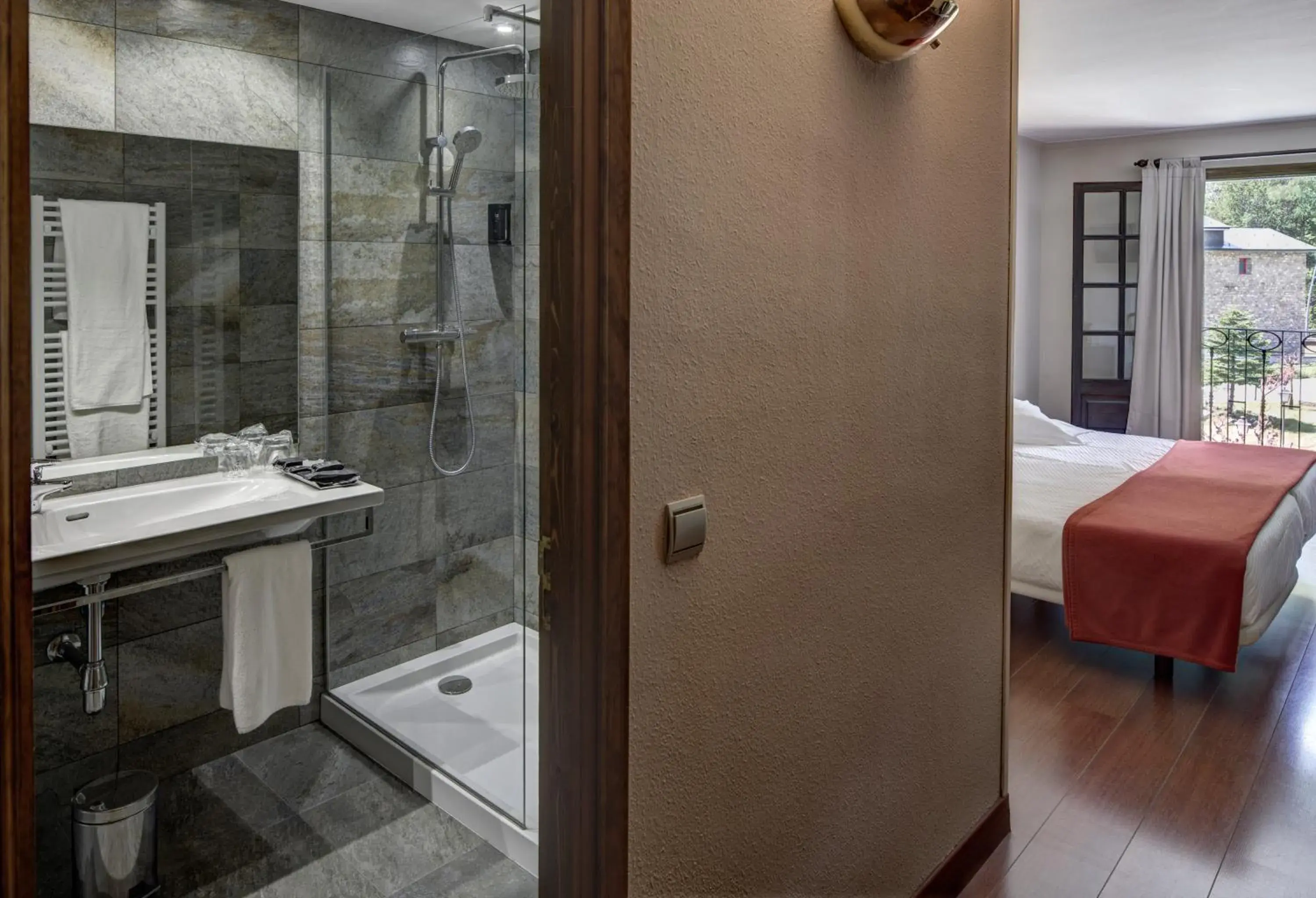 Photo of the whole room, Bathroom in Abba Xalet Suites Hotel