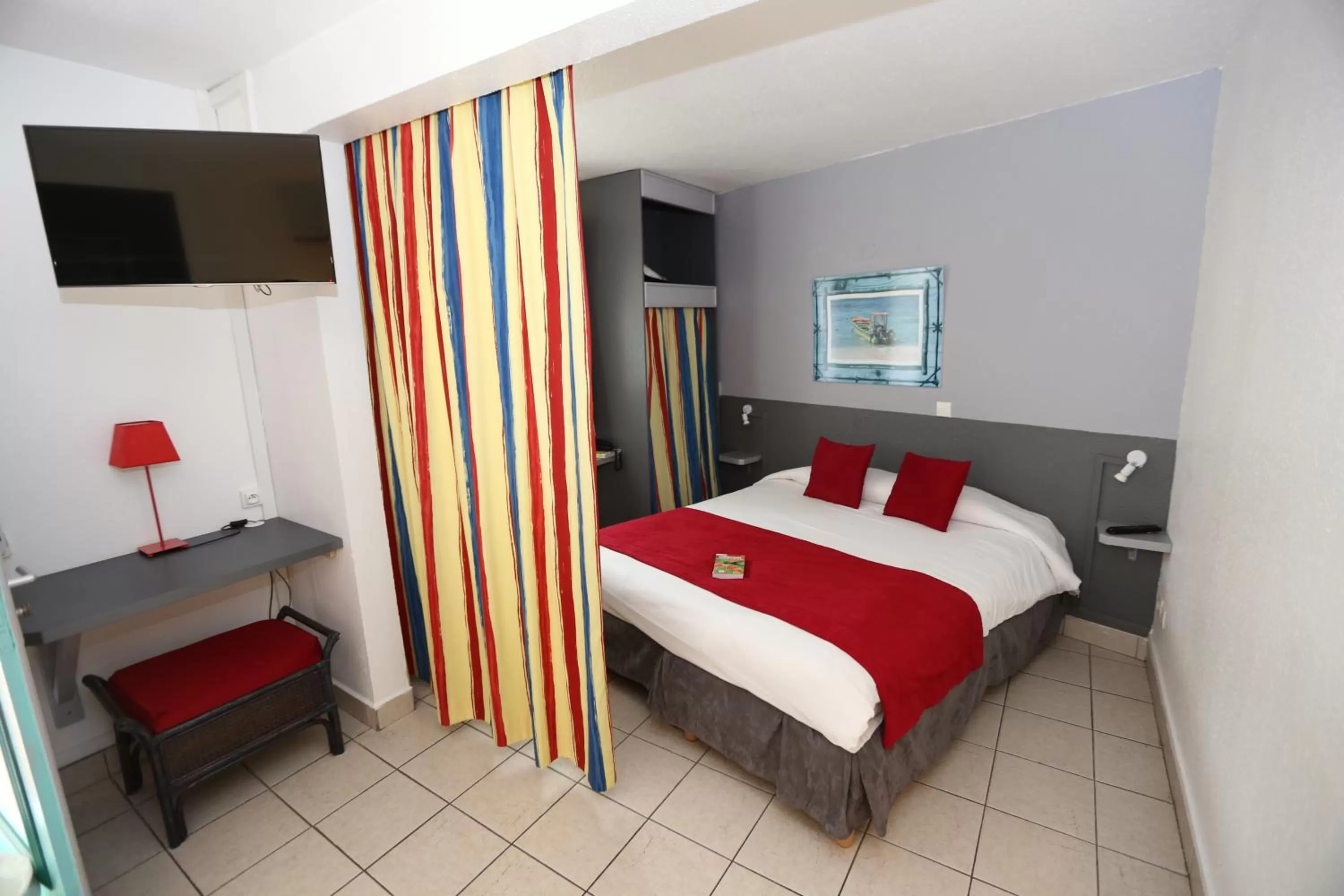 TV and multimedia, Bed in Hotel La Maison Creole