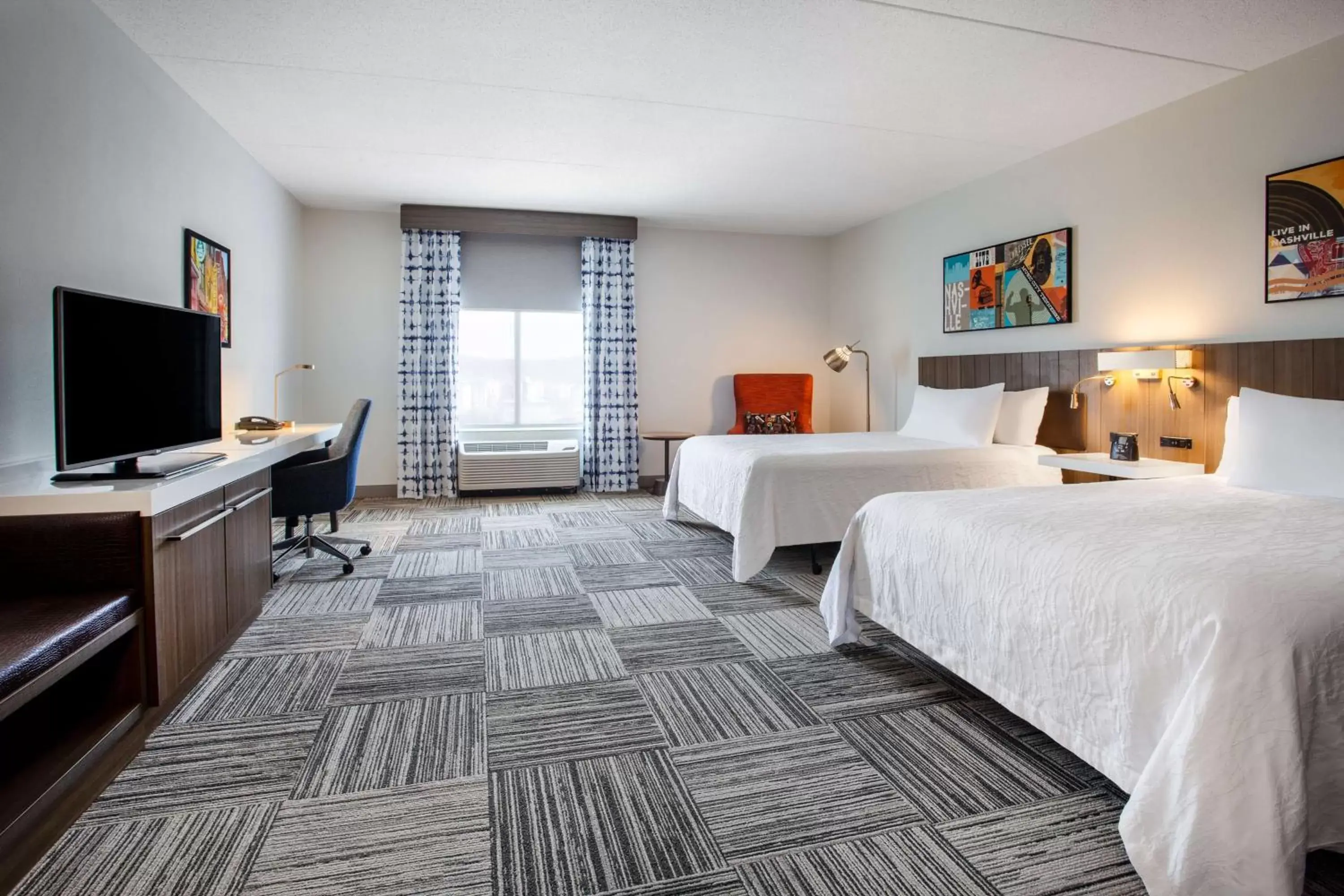 Bedroom, TV/Entertainment Center in Hilton Garden Inn Nashville Smyrna