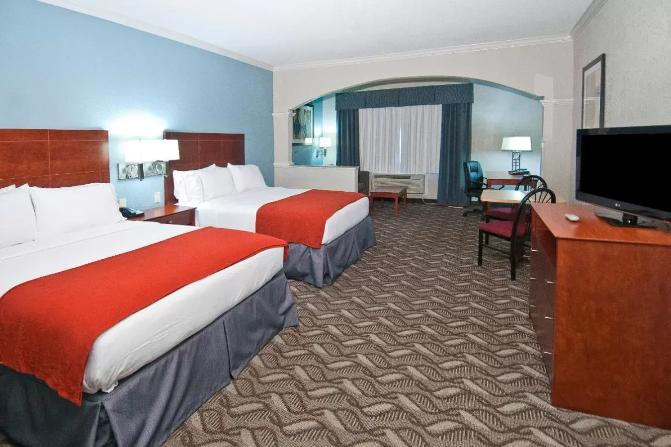 Bed in Holiday Inn Express Hotel and Suites Lake Charles, an IHG Hotel