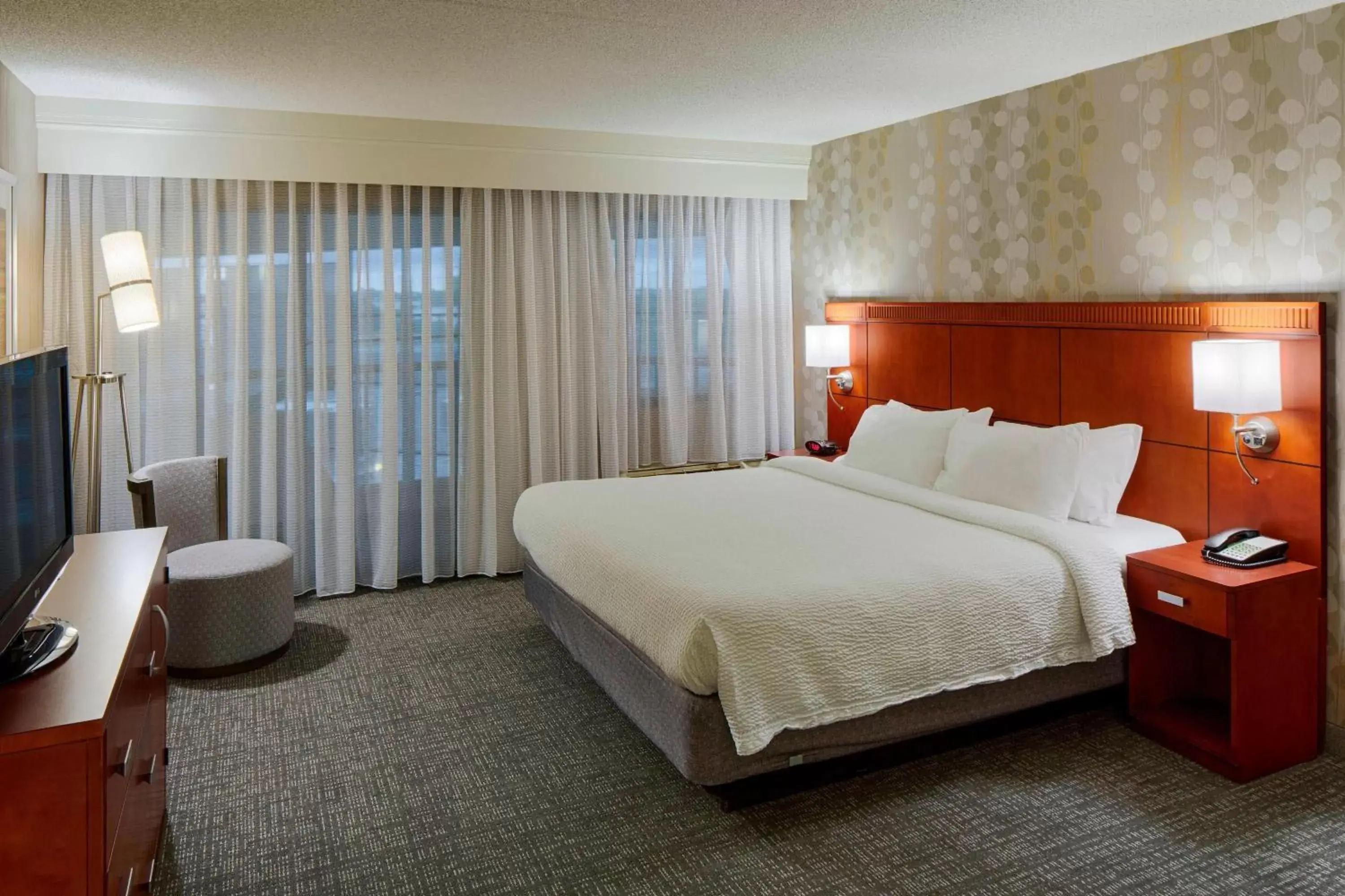 Photo of the whole room, Bed in Courtyard by Marriott Columbus West/Hilliard