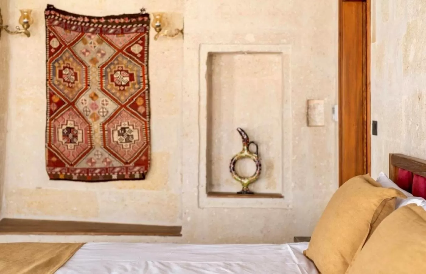 Bed in Uzay Cave Suite Hotel