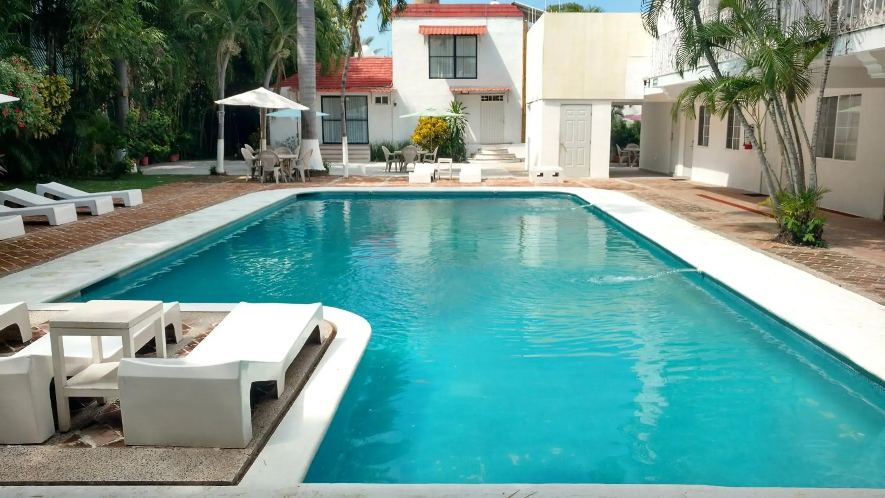 Swimming pool, Property Building in Hotel Olinalá Diamante