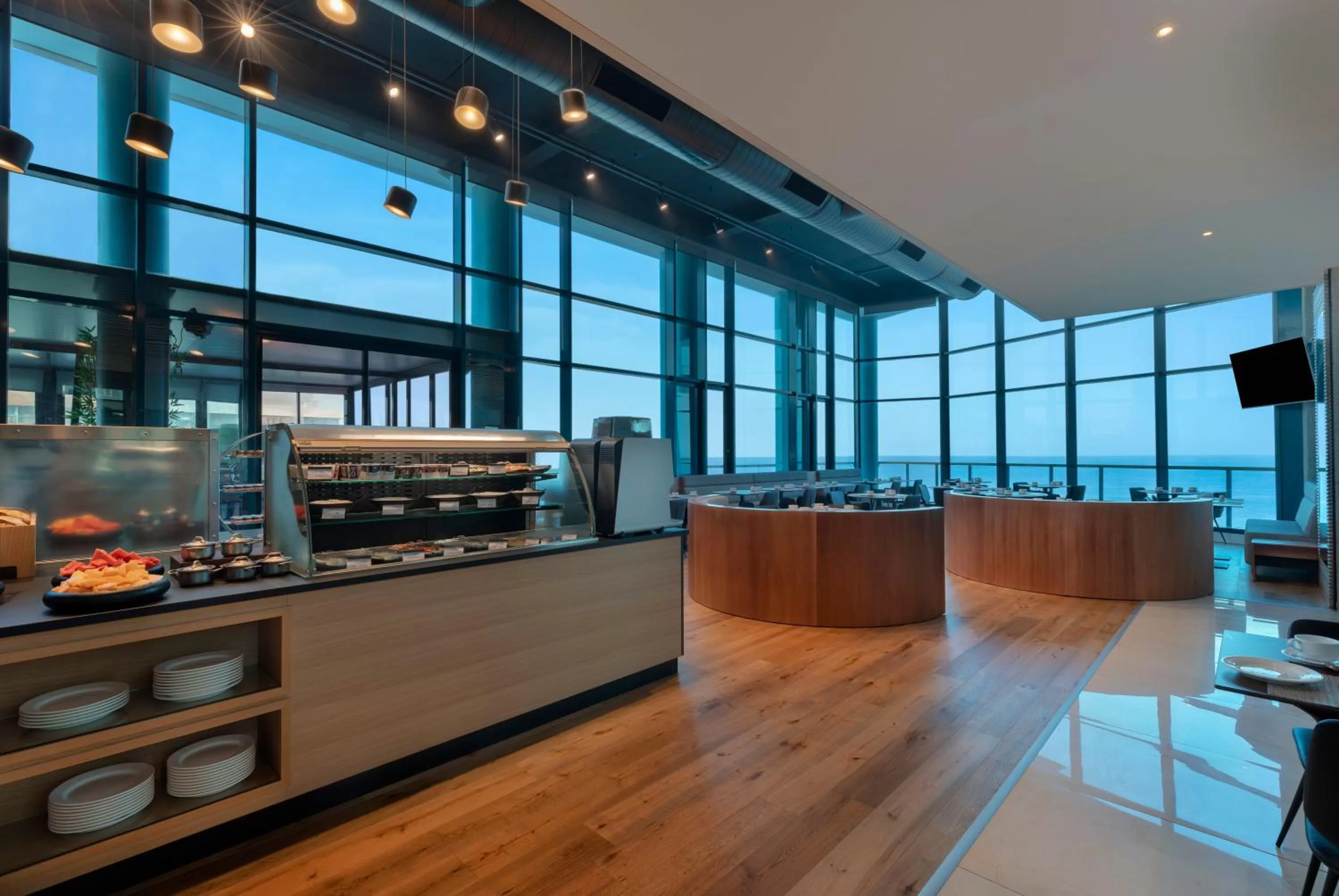 Restaurant/places to eat in Herbert Samuel Okeanos Suites Herzilya