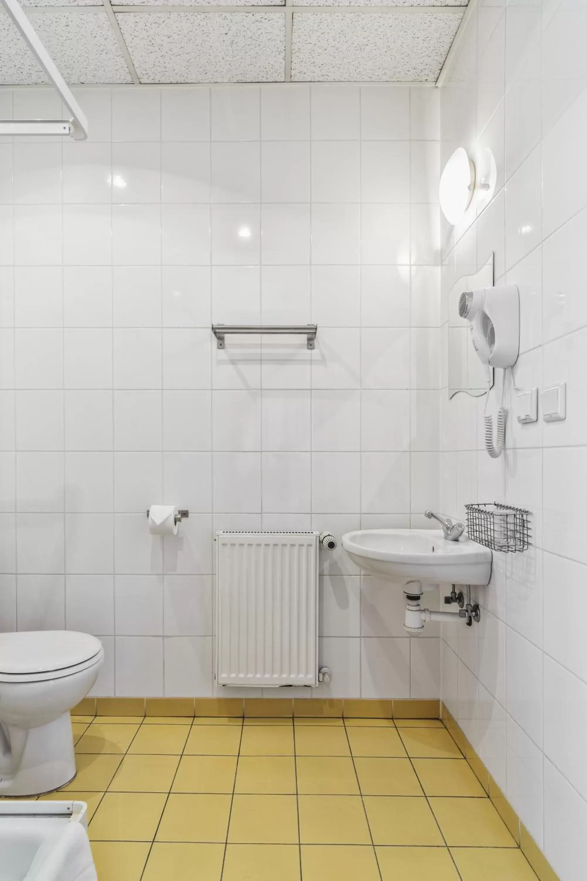 Toilet, Bathroom in Hotel Colibra