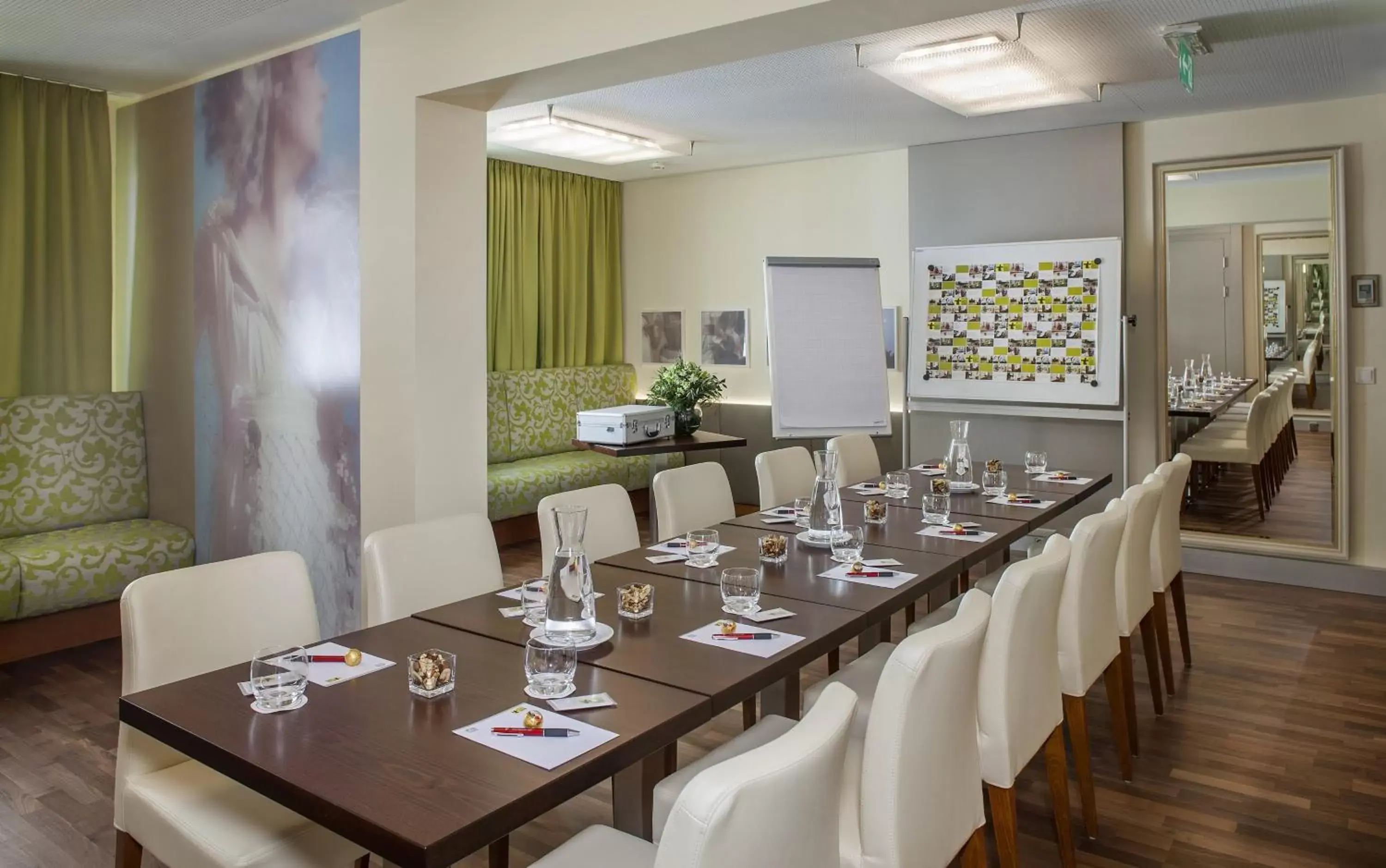 Meeting/conference room in Boutique Hotel Das Tigra