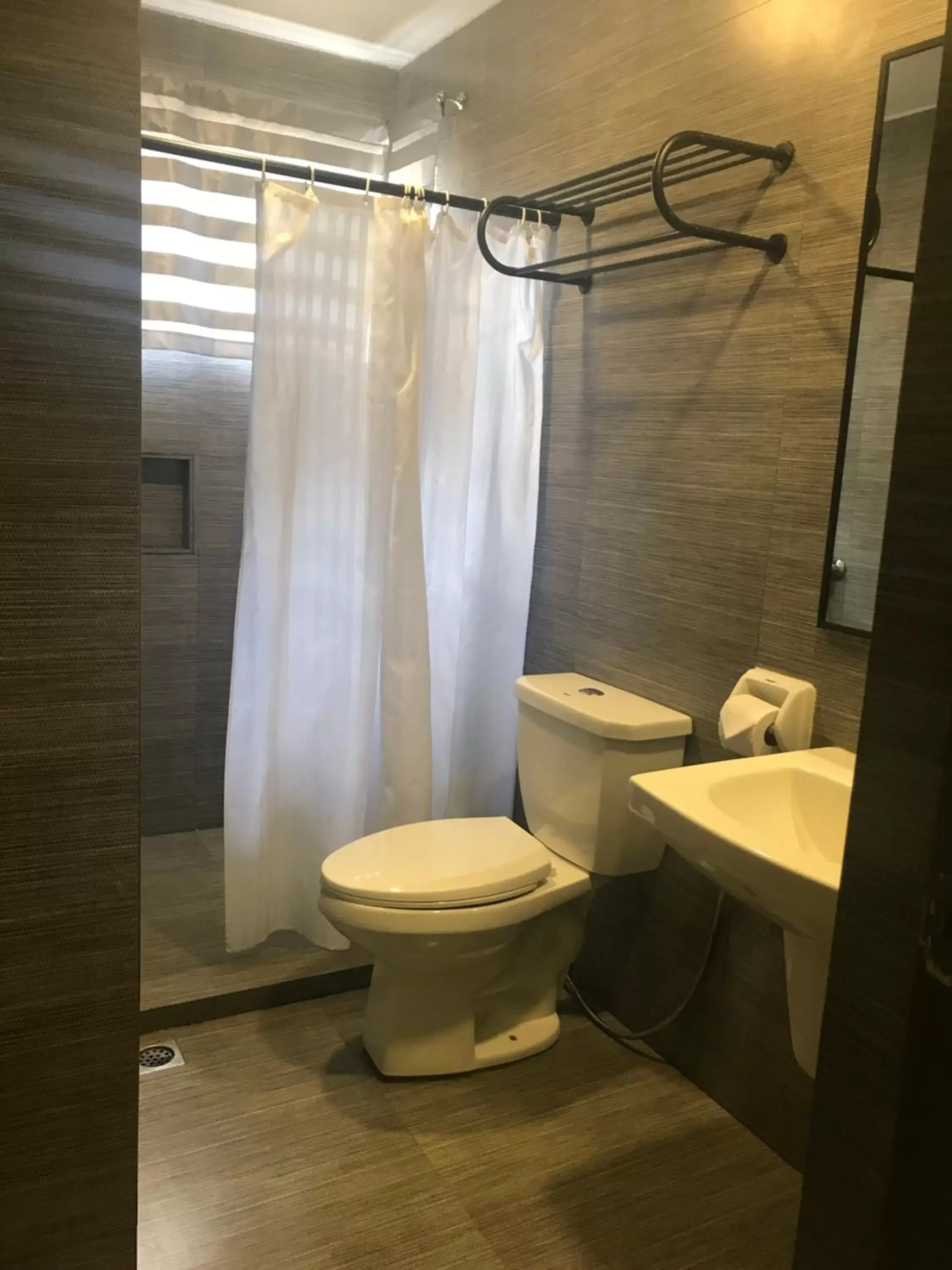 Bathroom in Cebu R Hotel Capitol