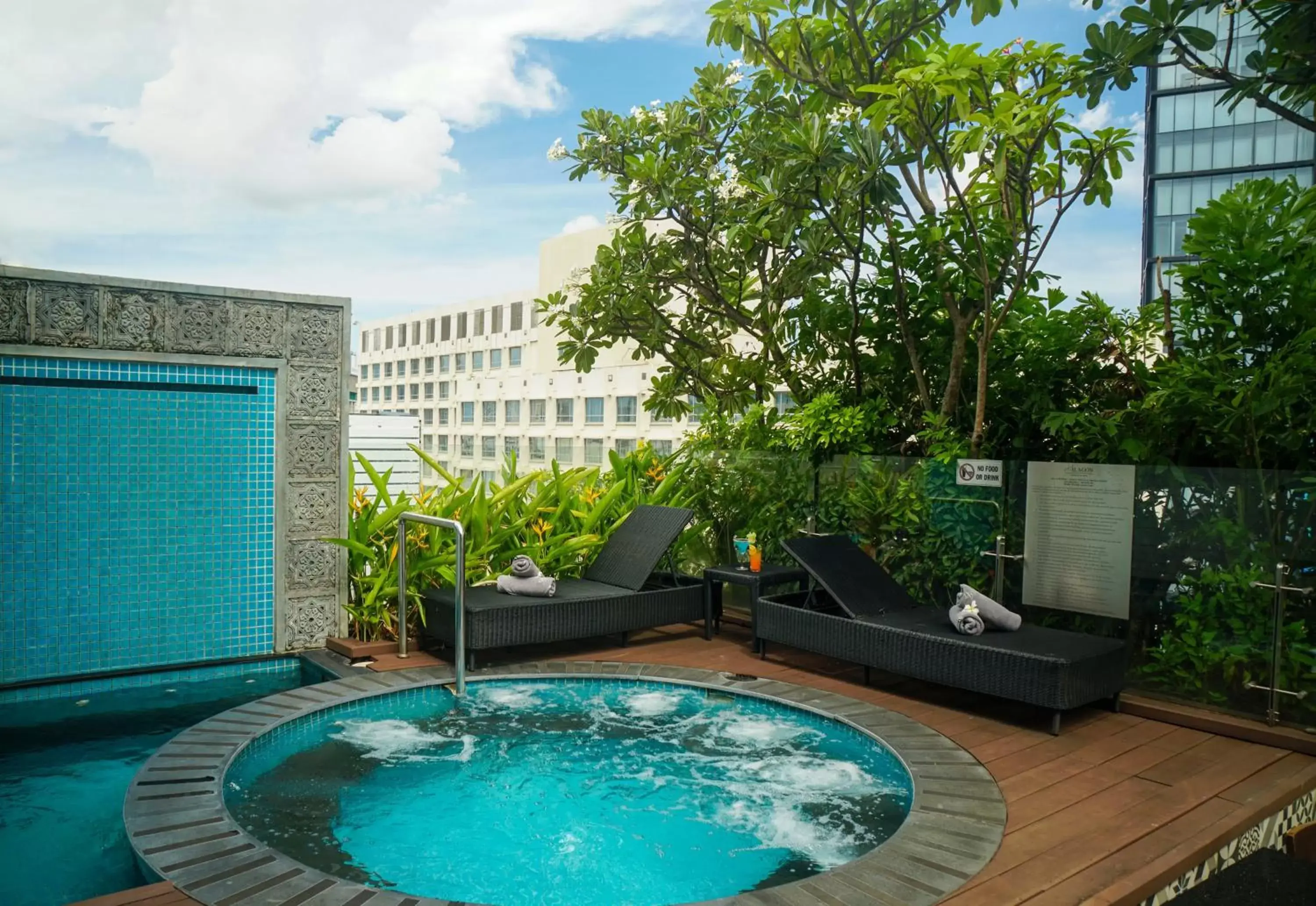 Hot Tub, Swimming Pool in Alagon Saigon Hotel & Spa