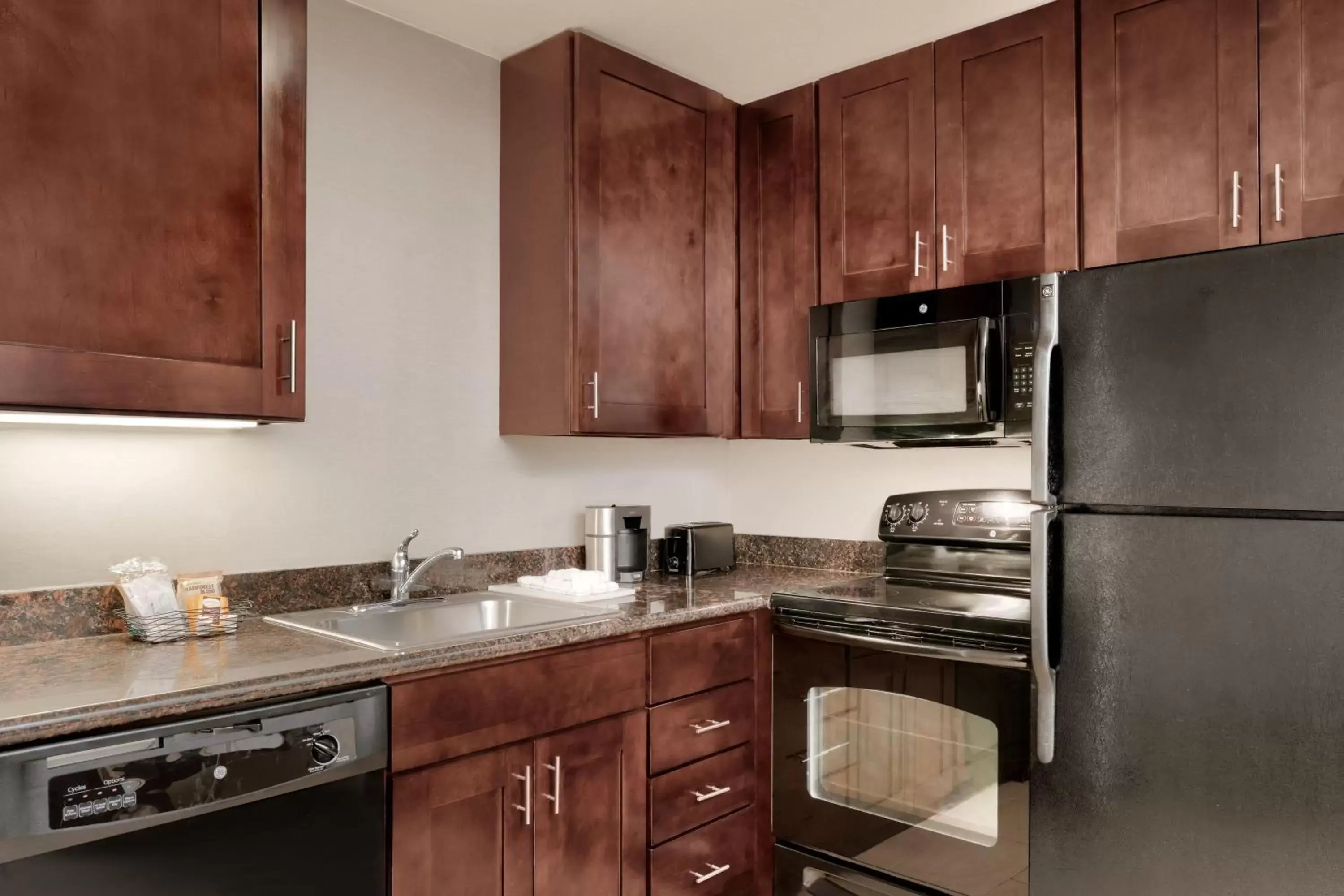 Bedroom, Kitchen/Kitchenette in Residence Inn by Marriott Houston I-10 West/Park Row