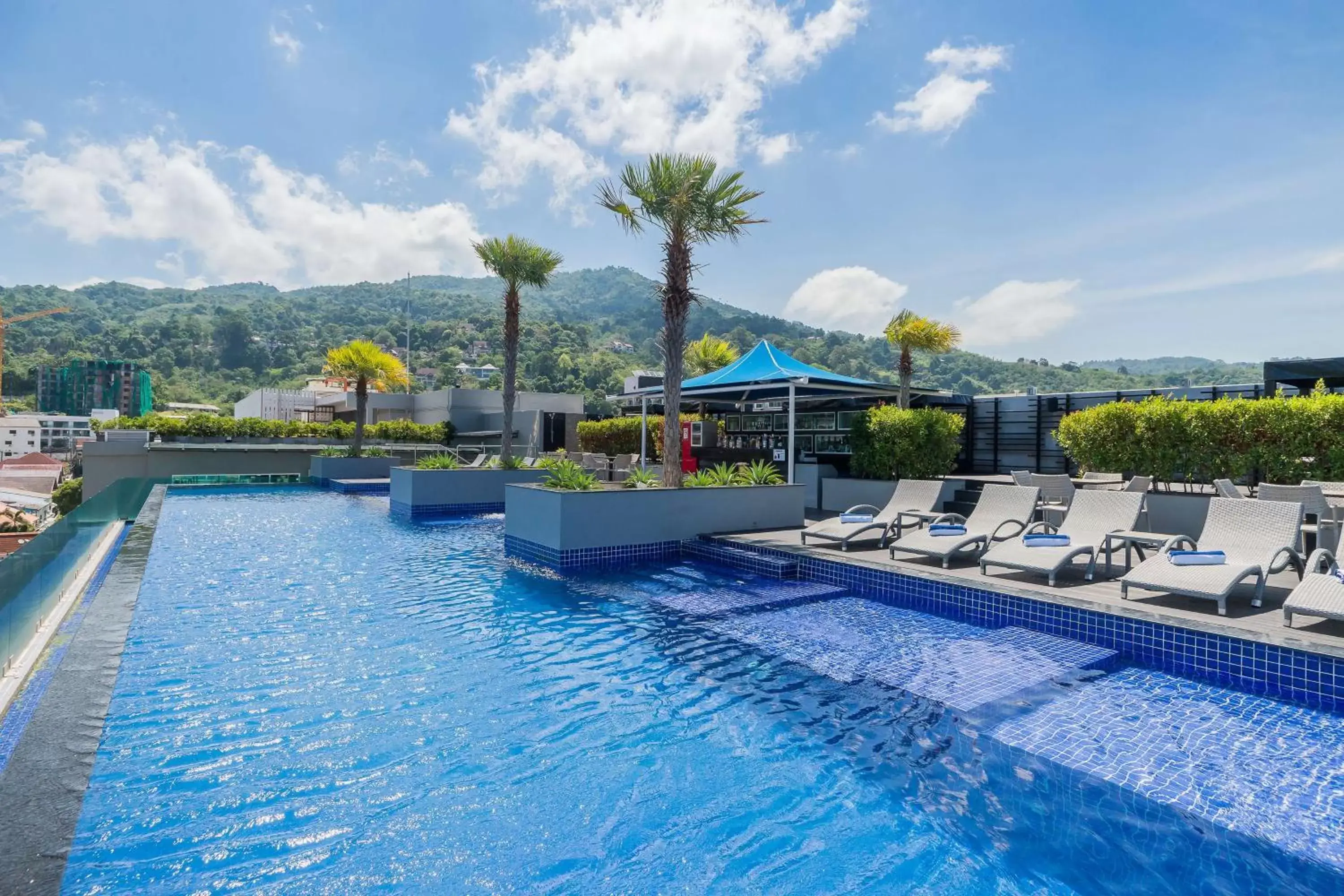 Pool view, Swimming Pool in Best Western Patong Beach