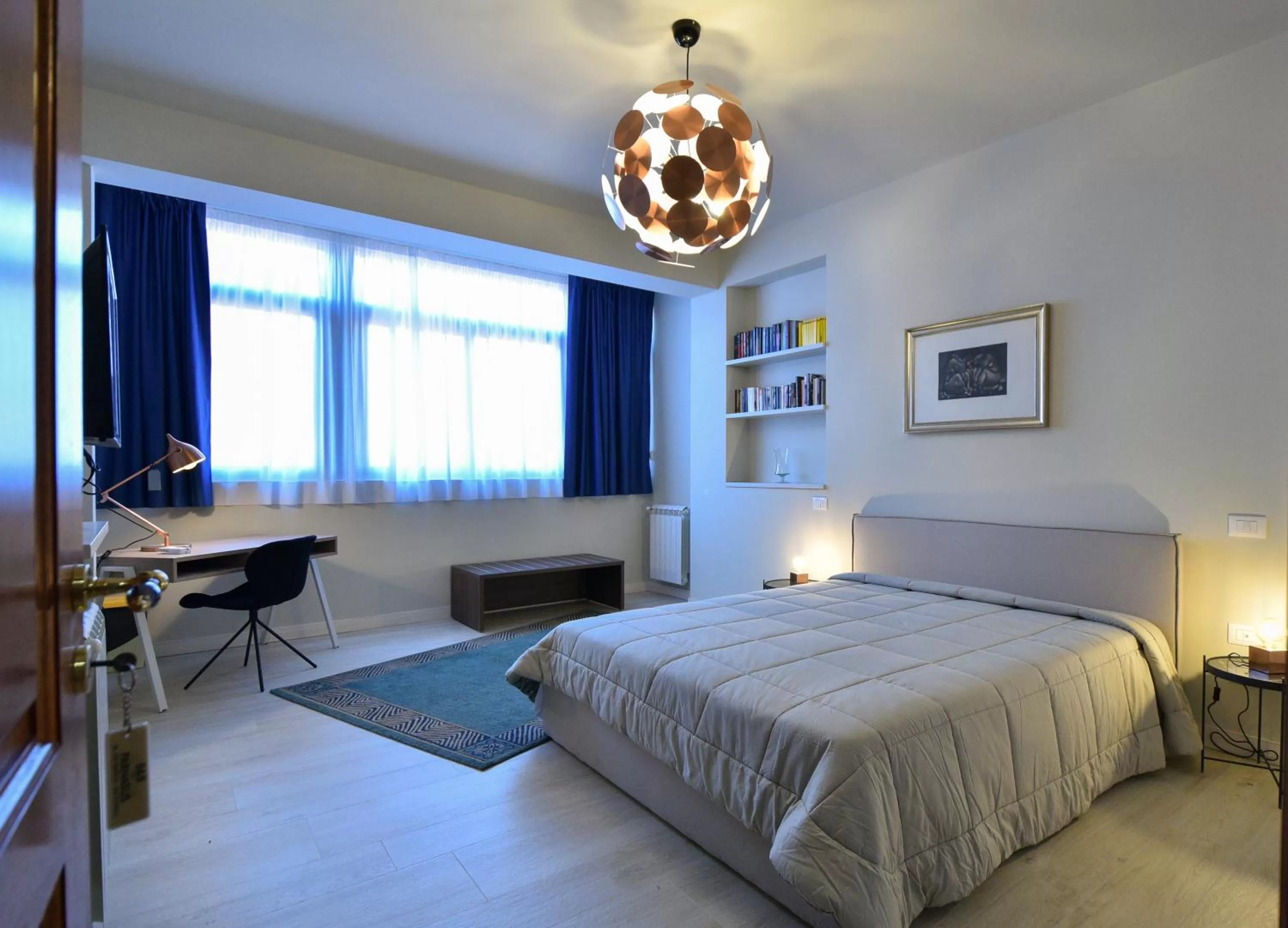 Photo of the whole room, Bed in Parnasus