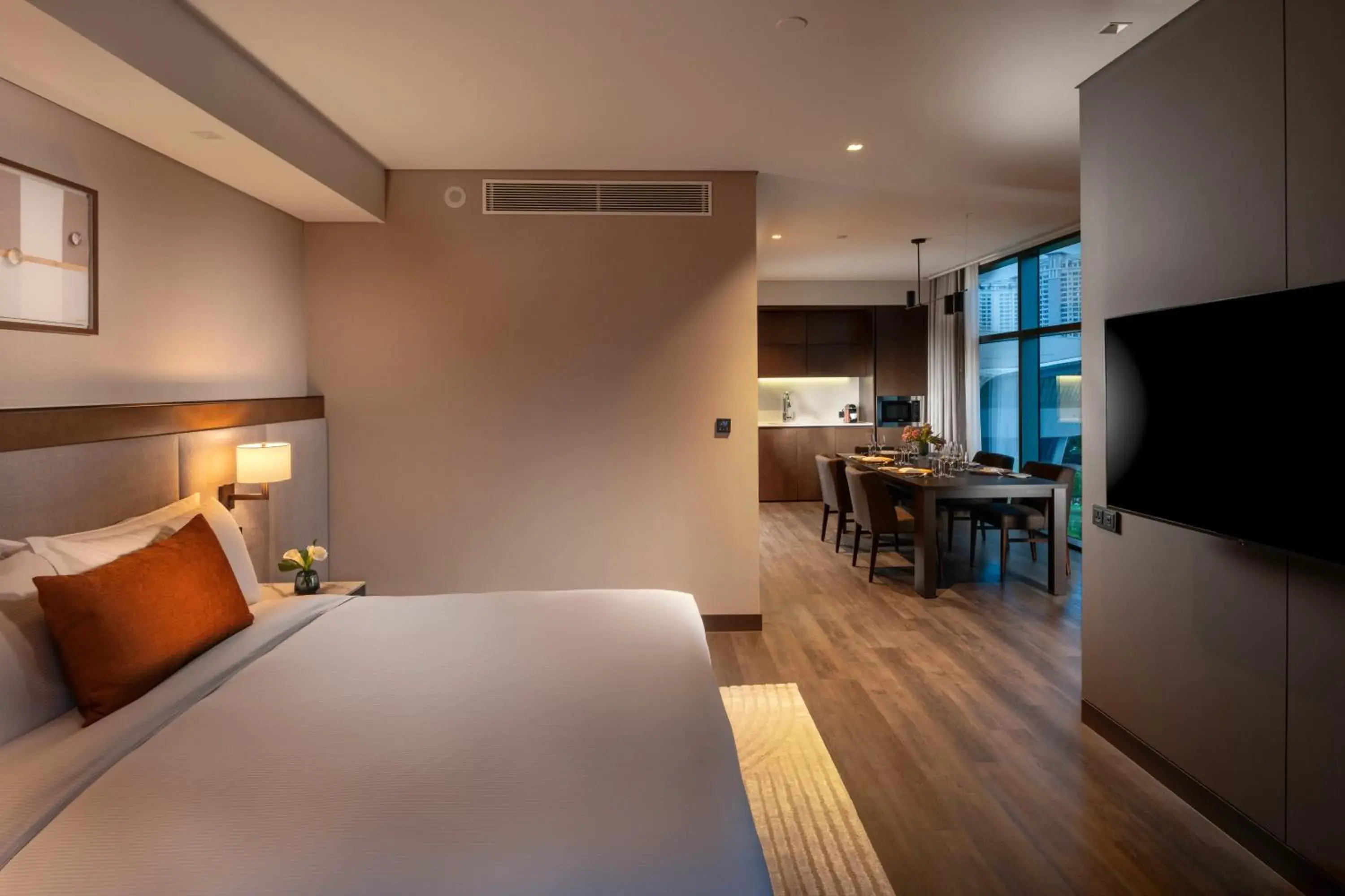 Bedroom, Kitchen/Kitchenette in DoubleTree By Hilton Seoul Pangyo Residences