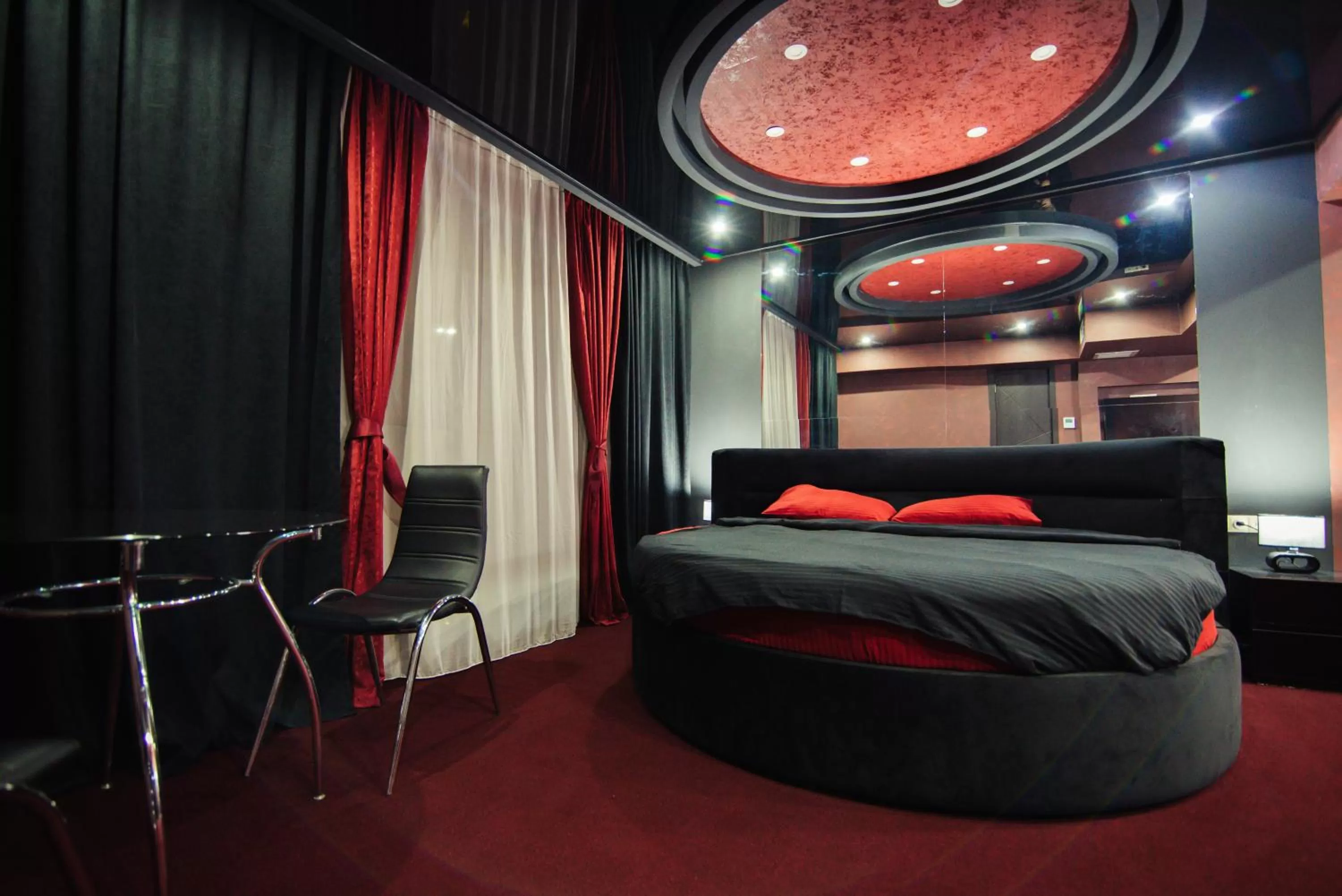 Bed in Royal Plaza Hotel