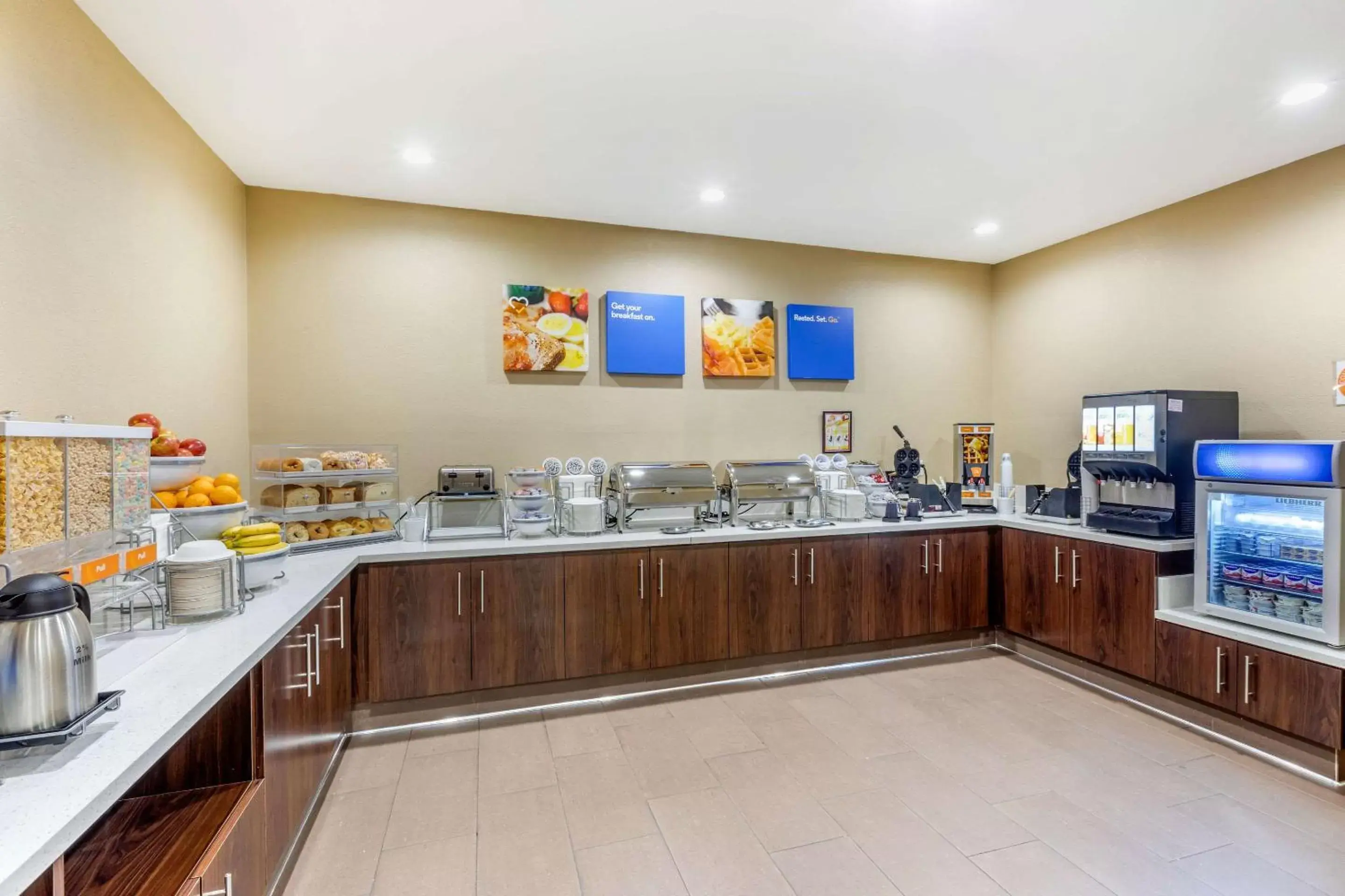 Restaurant/places to eat in Comfort Inn & Suites Orange County John Wayne Airport