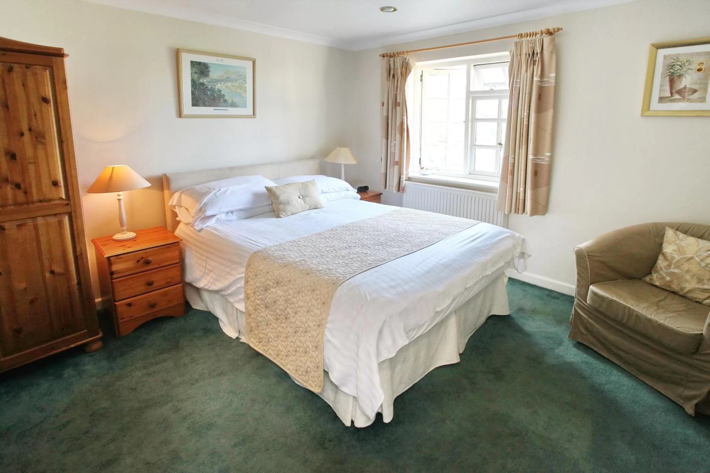 Bedroom, Bed in The Potters Arms