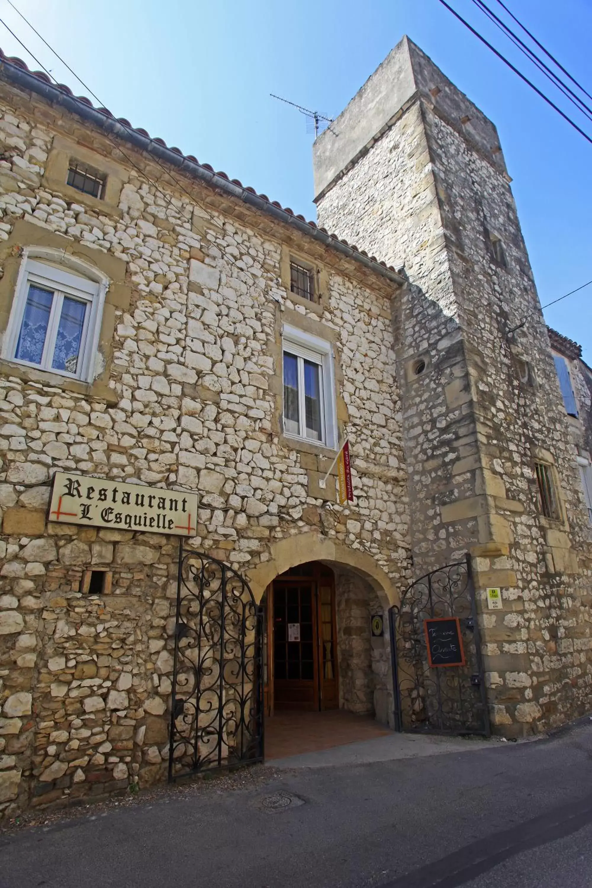 Facade/entrance, Property Building in Logis Hotel Restaurant L'Esquielle