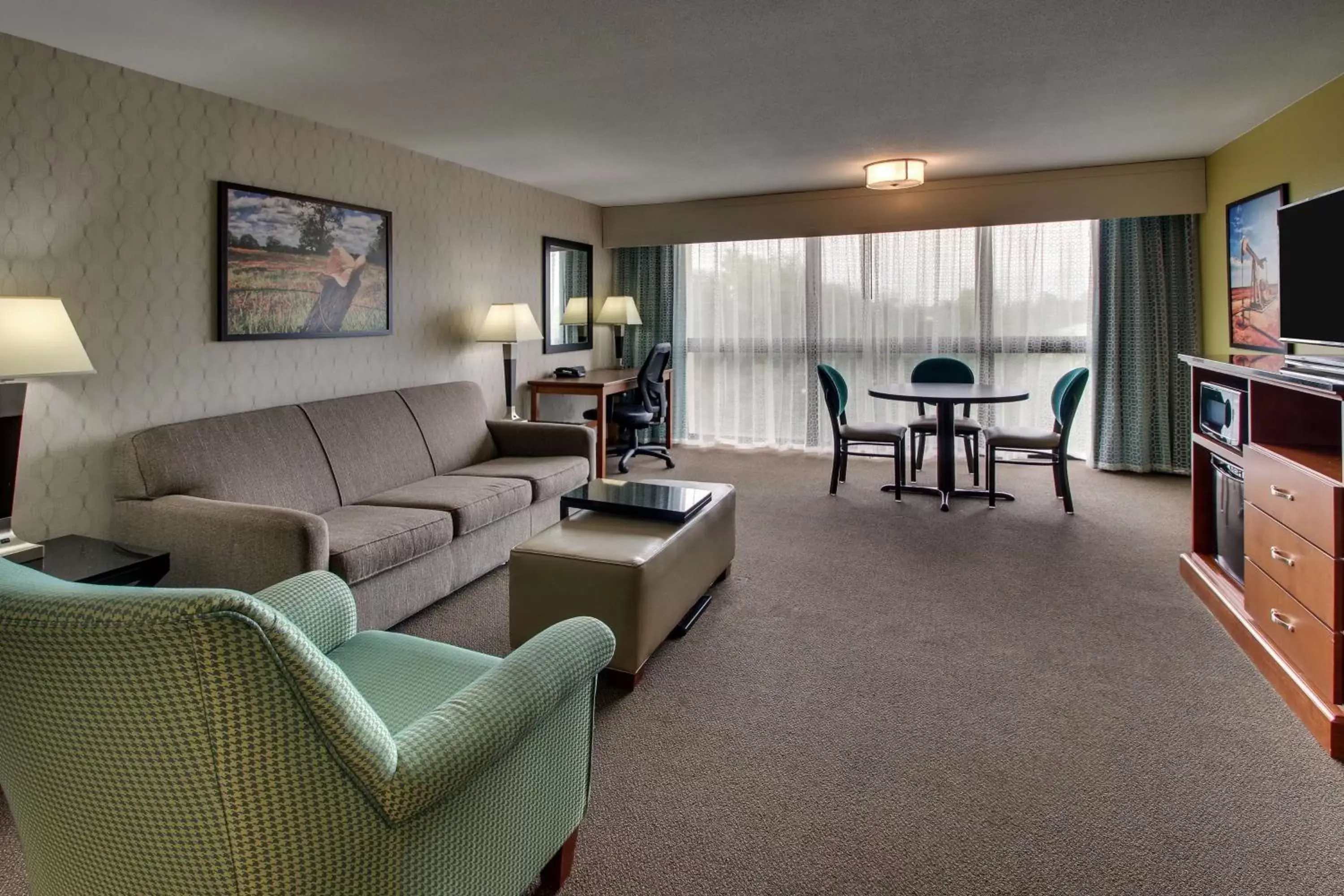 Photo of the whole room, Seating Area in Drury Inn & Suites Houston Galleria