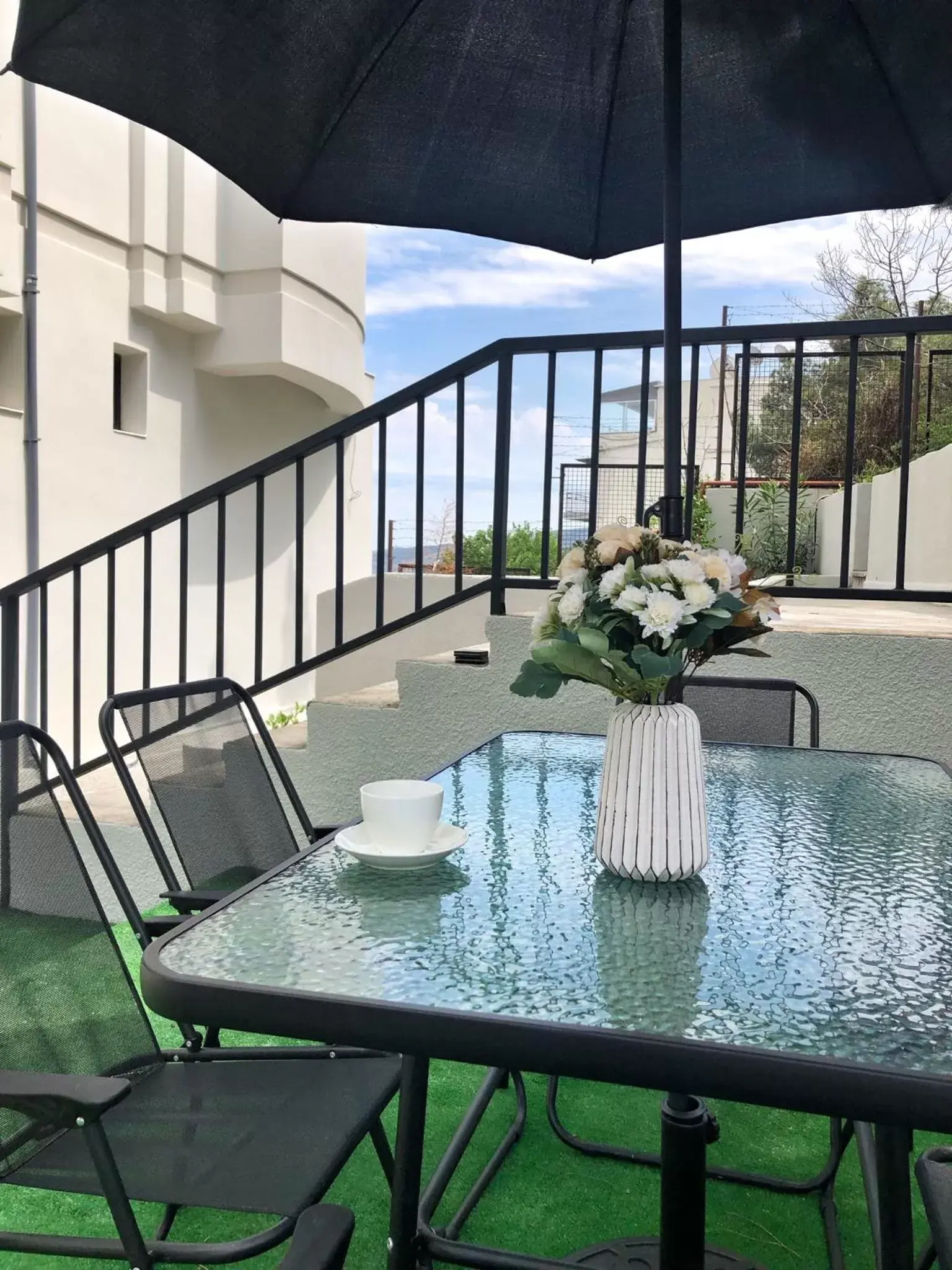 Facade/entrance in Vista Hotel Facade/entrance in Vista Hotel