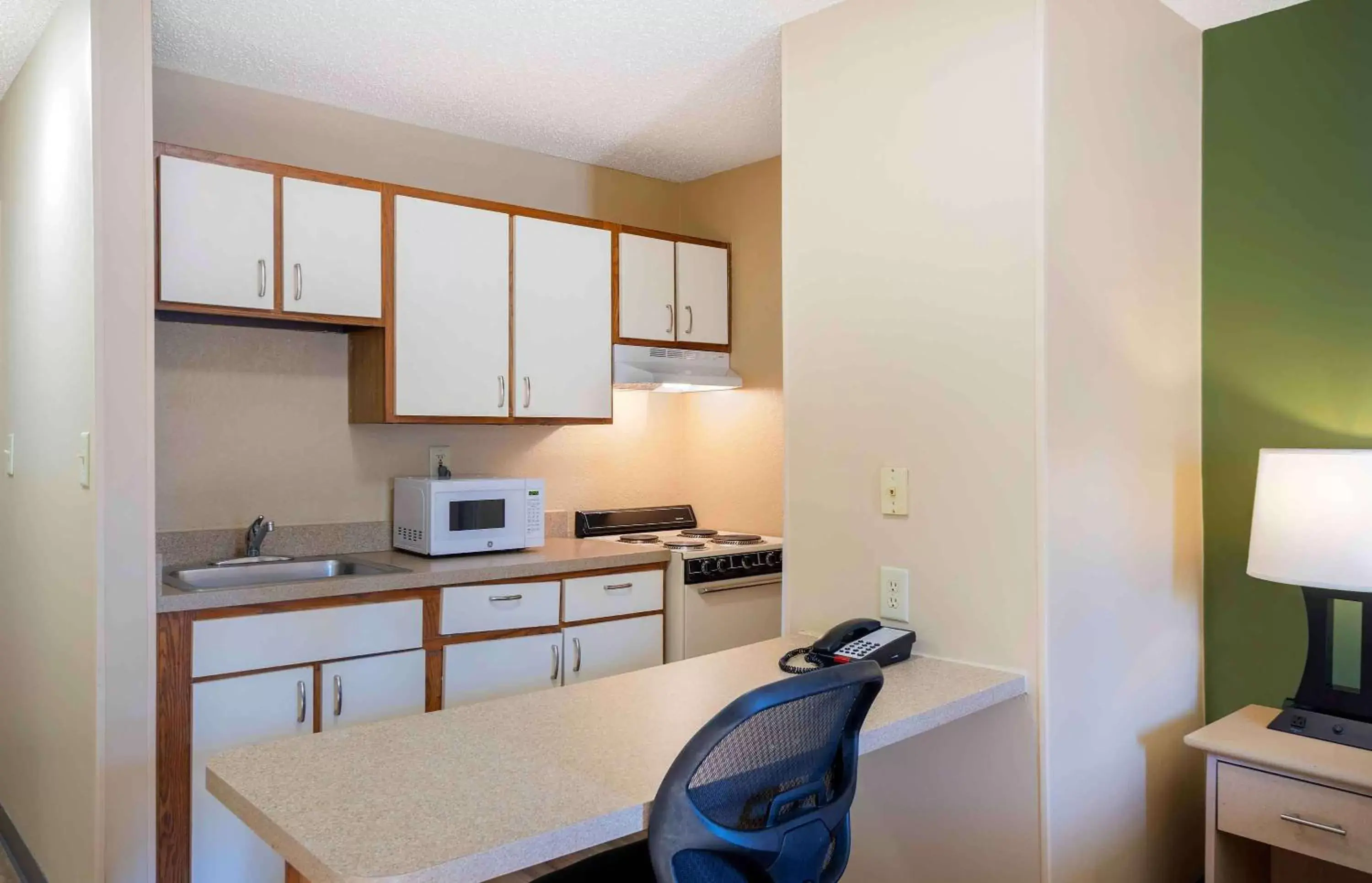 Bedroom, Kitchen/Kitchenette in Extended Stay America Suites - Nashville - Brentwood