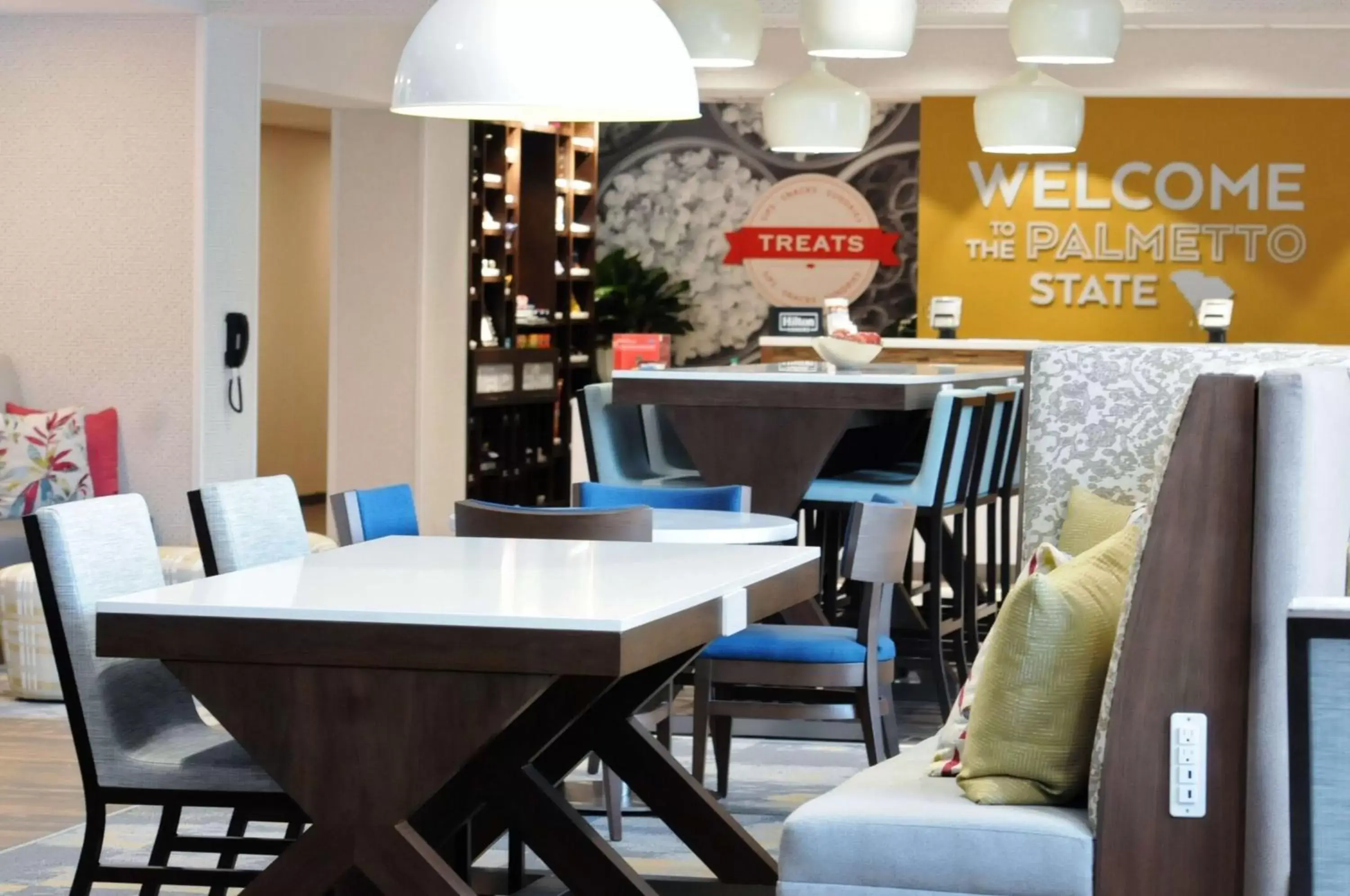 Lobby or reception, Restaurant/Places to Eat in Hampton Inn By Hilton Camden, Sc