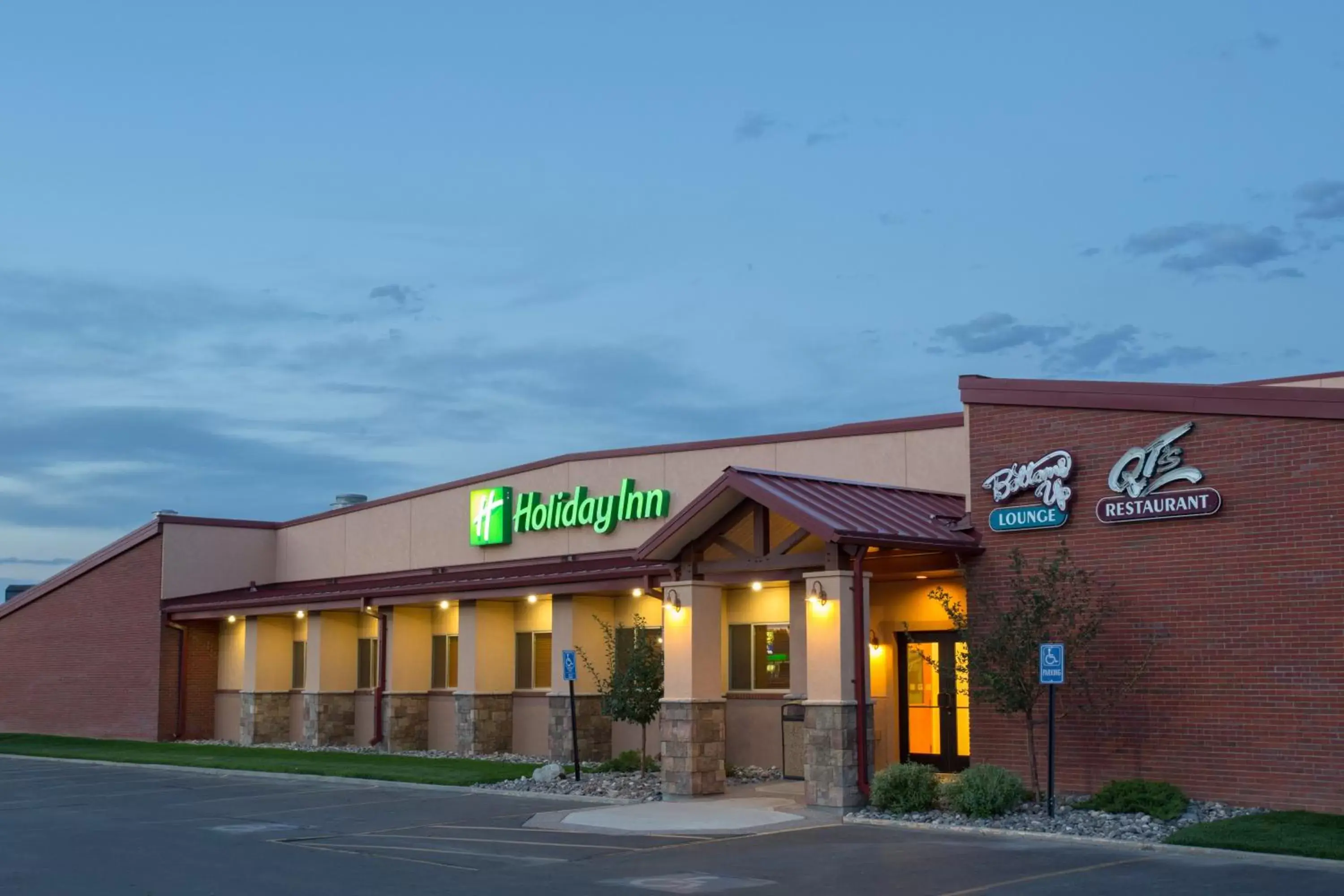 Restaurant/places to eat, Property Building in Holiday Inn Riverton-Convention Center, an IHG Hotel