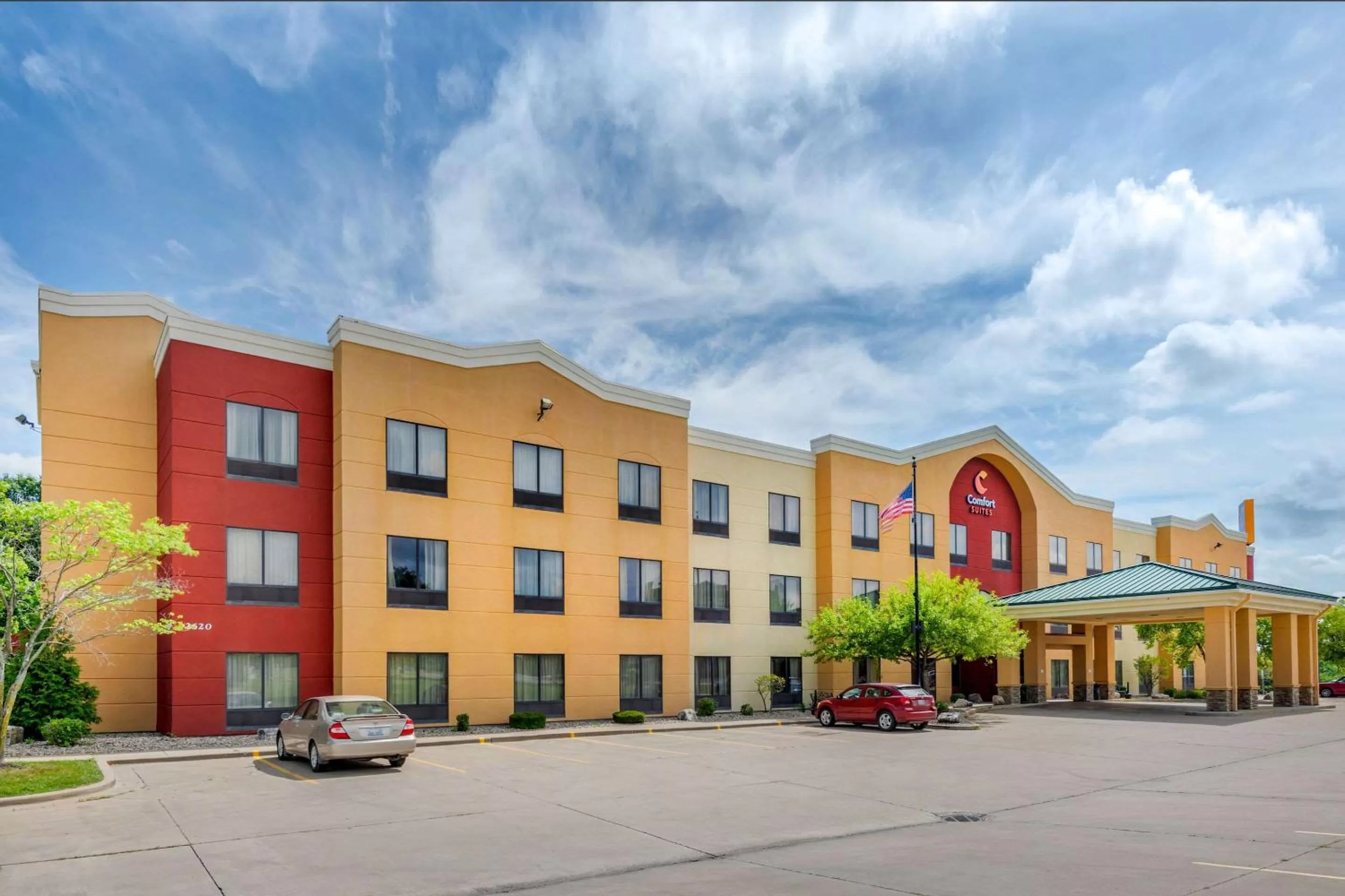 Property building in Comfort Suites near Route 66