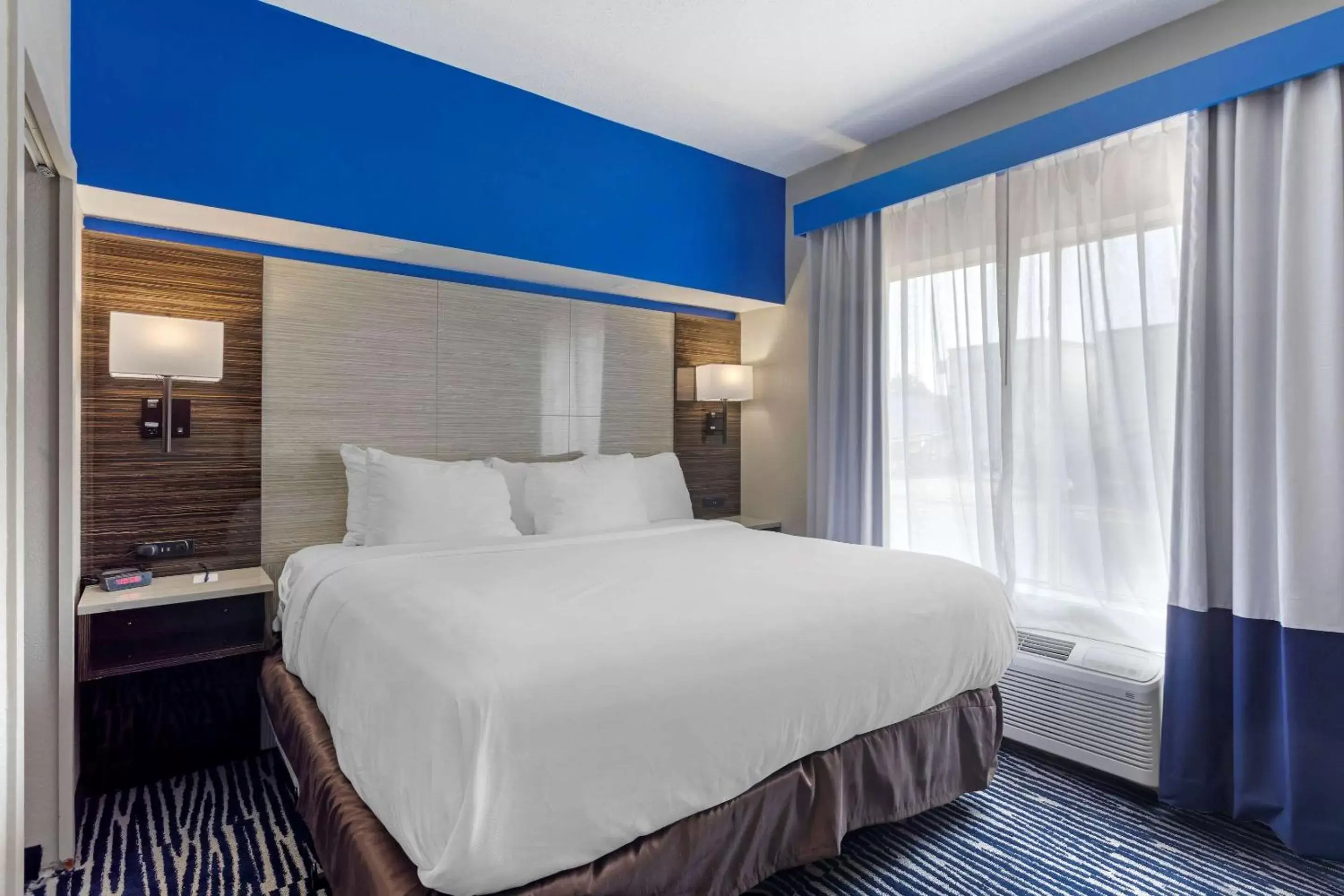 Photo of the whole room, Bed in Comfort Inn & Suites Memphis East Photo of the whole room, Bed in Comfort Inn & Suites Memphis East