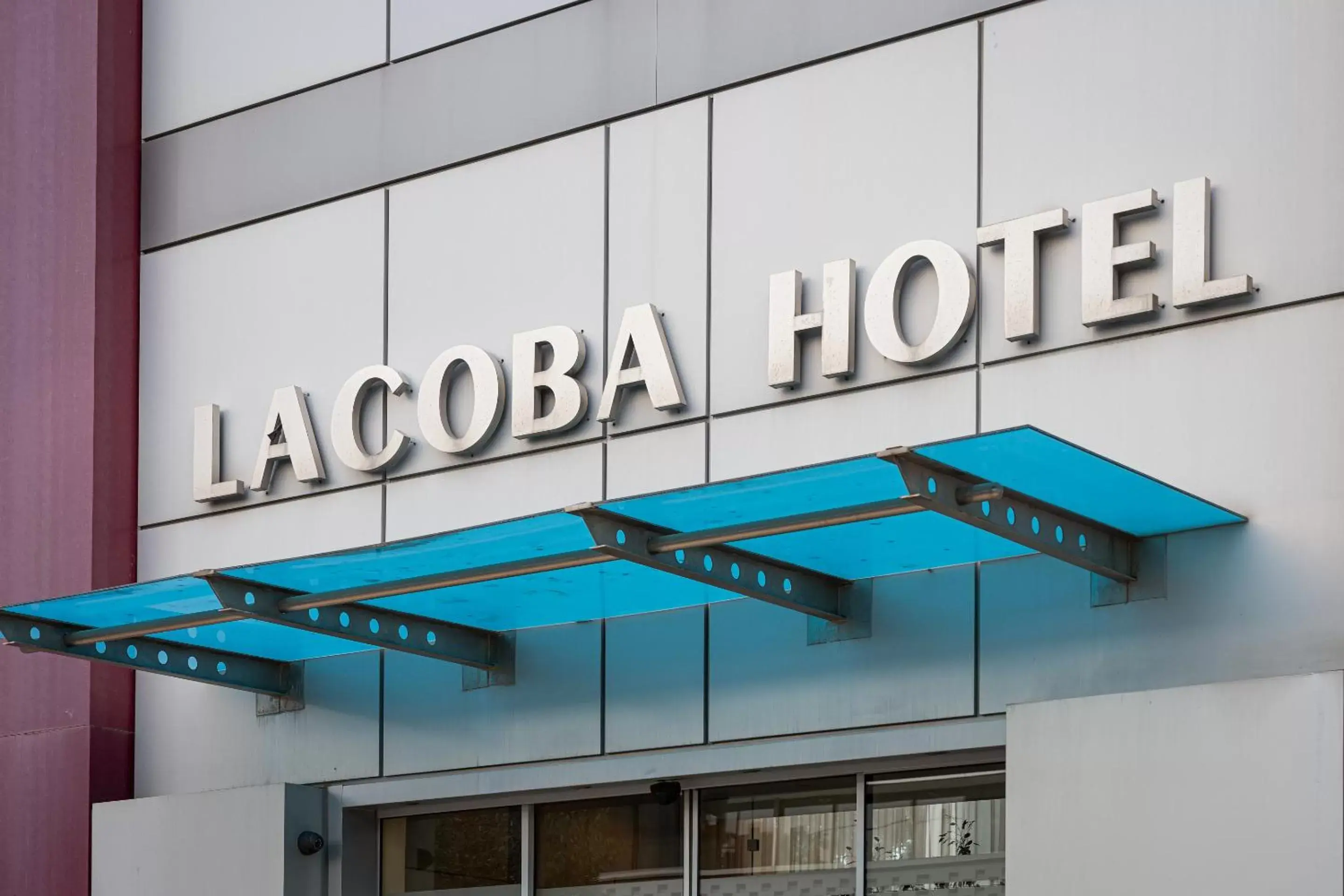 Facade/entrance in Lacoba Hotel